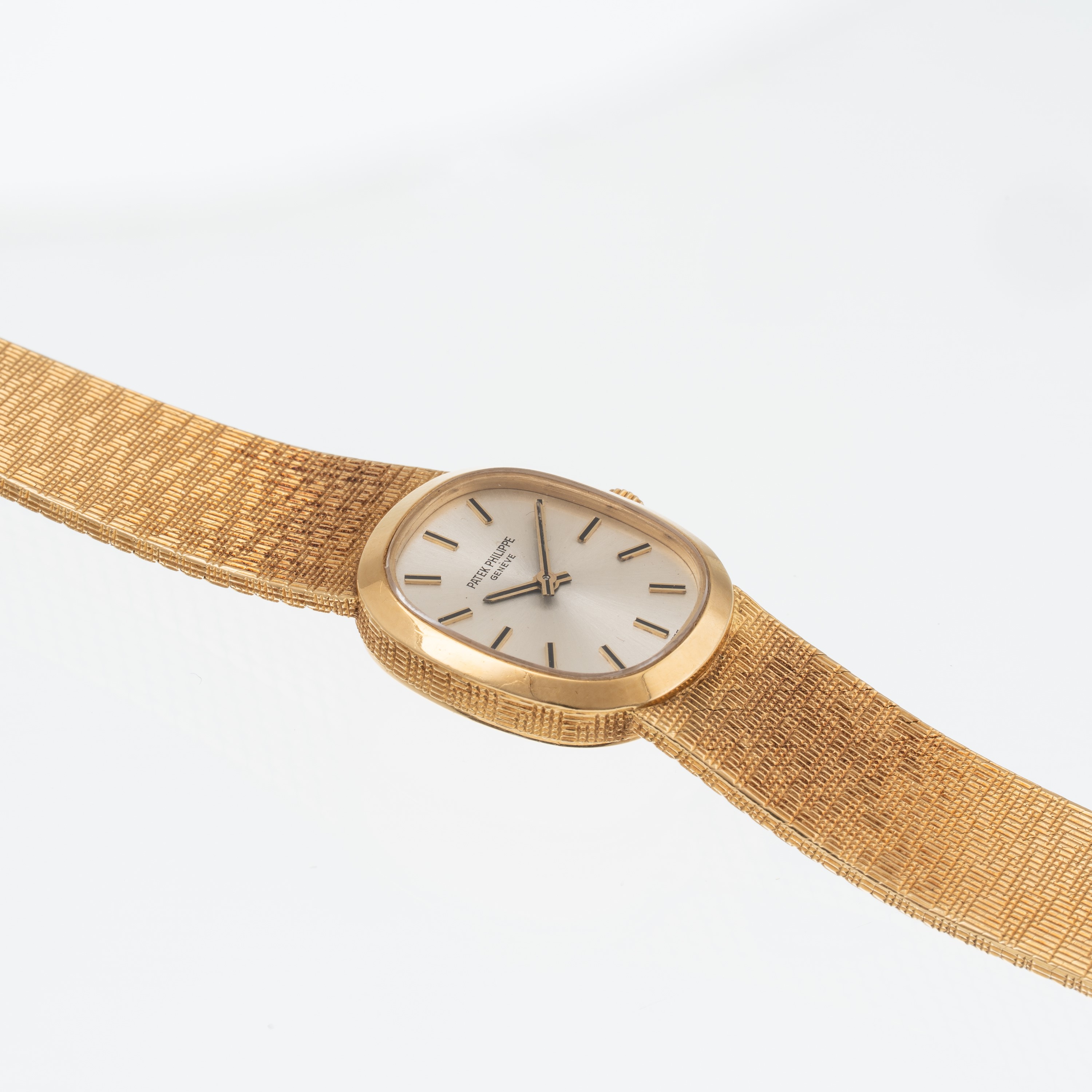 Patek Philippe - Ellipse 4132/1, orologio solo tempo in oro giallo 18 kt a carica manuale