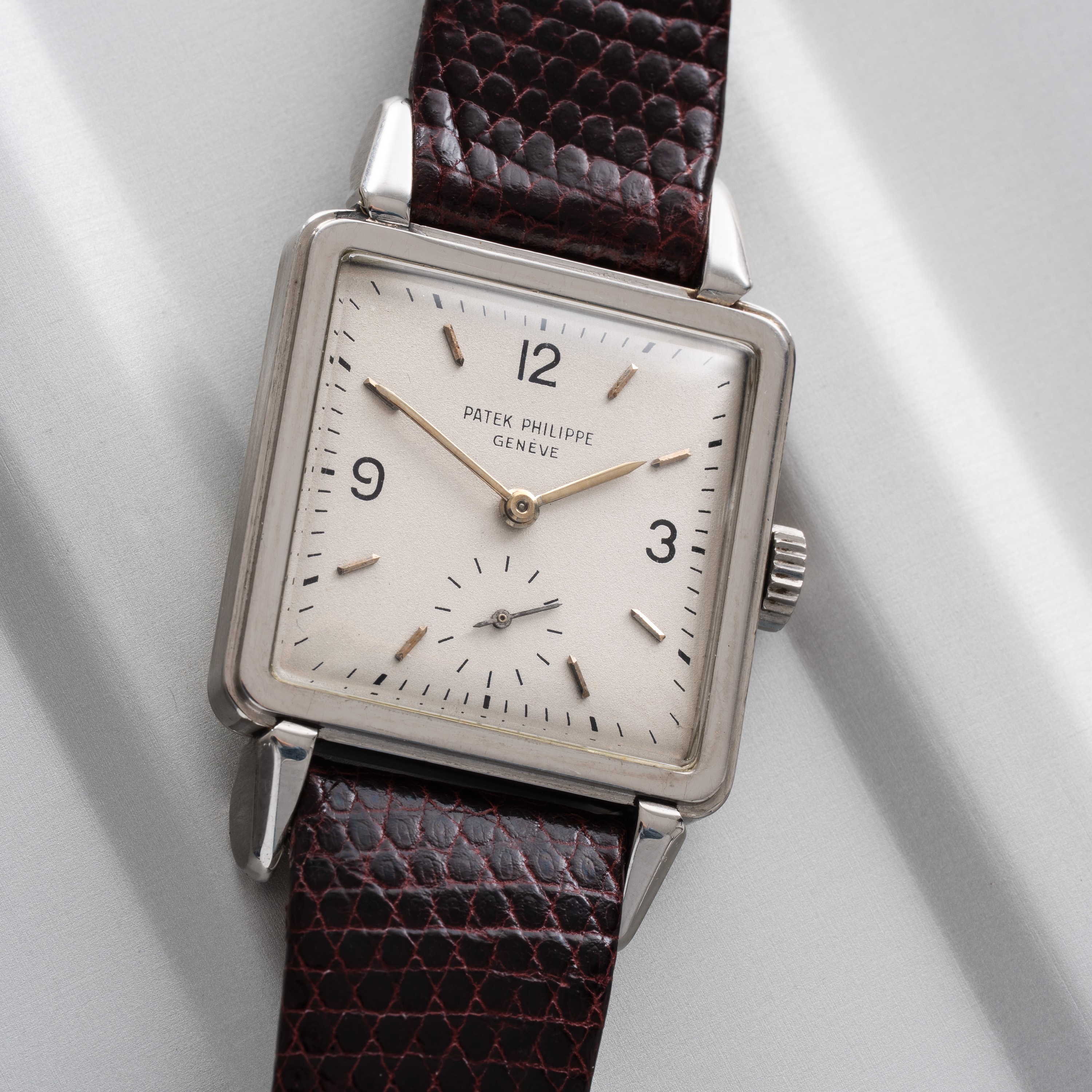 Patek Philippe - Cioccolatone 2422, orologio solo tempo a carica manuale in platino con quadrante...
