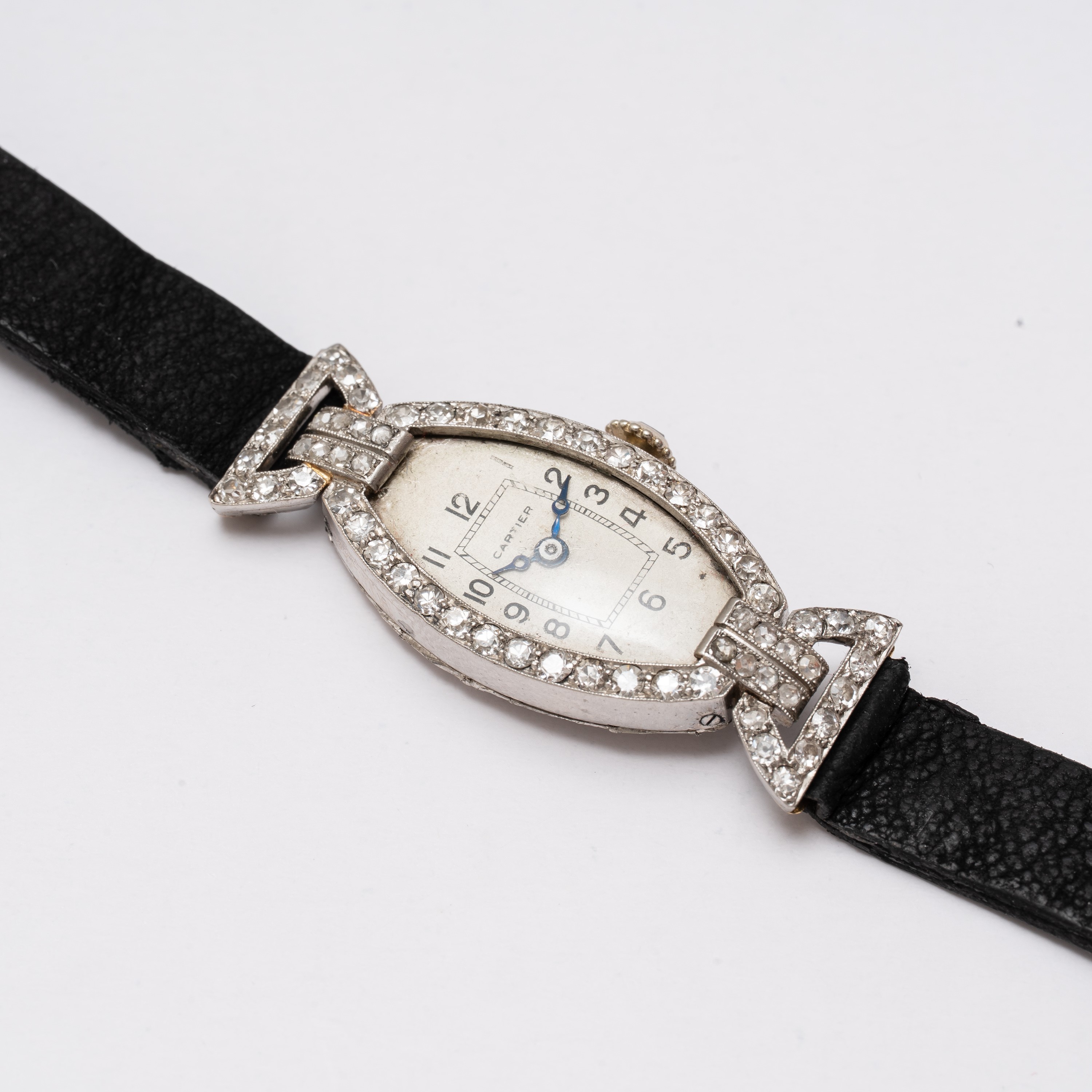 Cartier - Orologio tonneau Tonneau in platino con quadrante bianco e diamanti, solo tempo a caric...