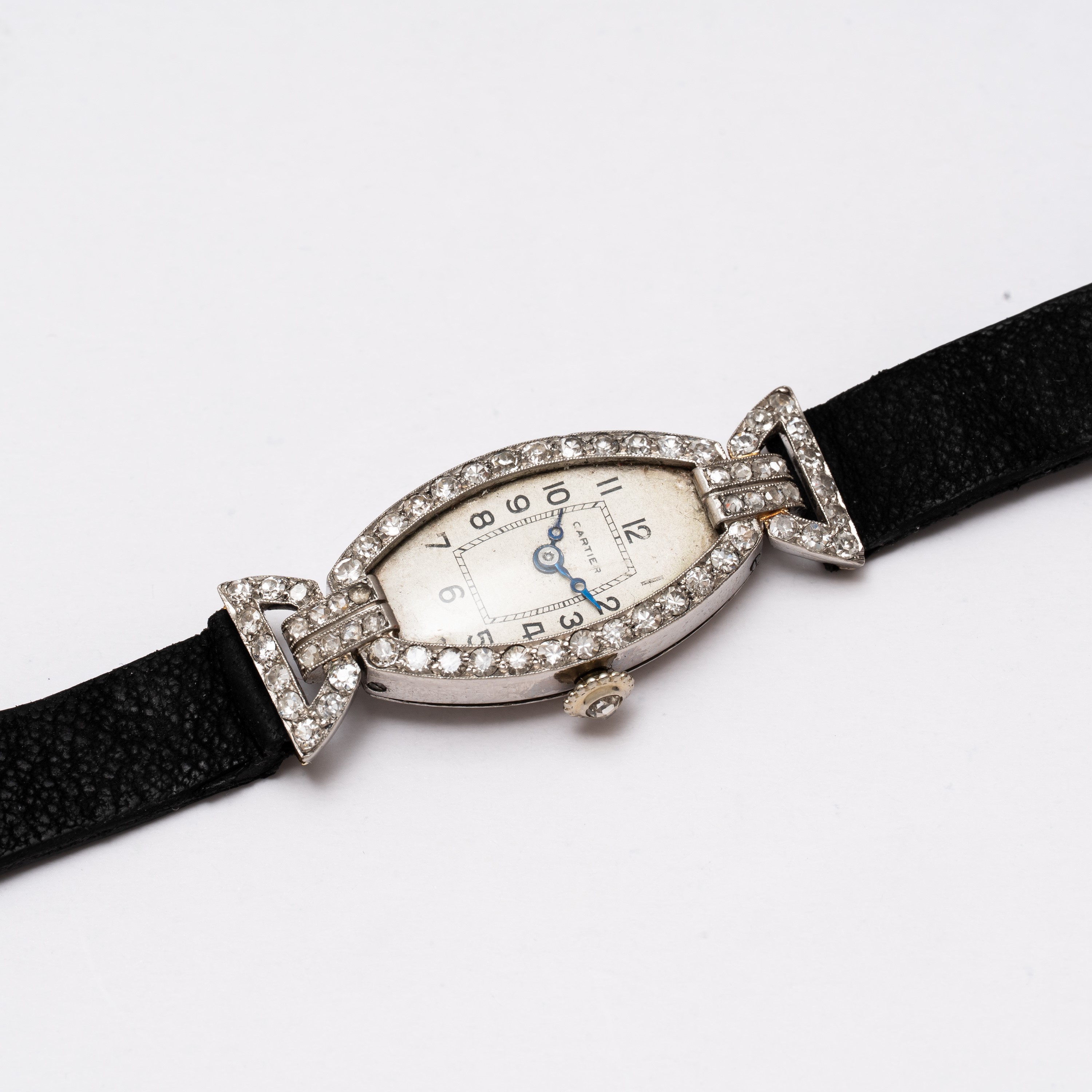Cartier - Orologio tonneau Tonneau in platino con quadrante bianco e diamanti, solo tempo a caric...