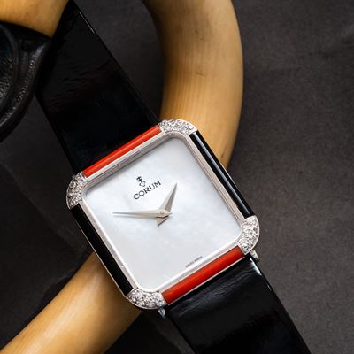Tank, orologio solo tempo a carica manuale in oro bianco 18kt con quadrante in madreperla