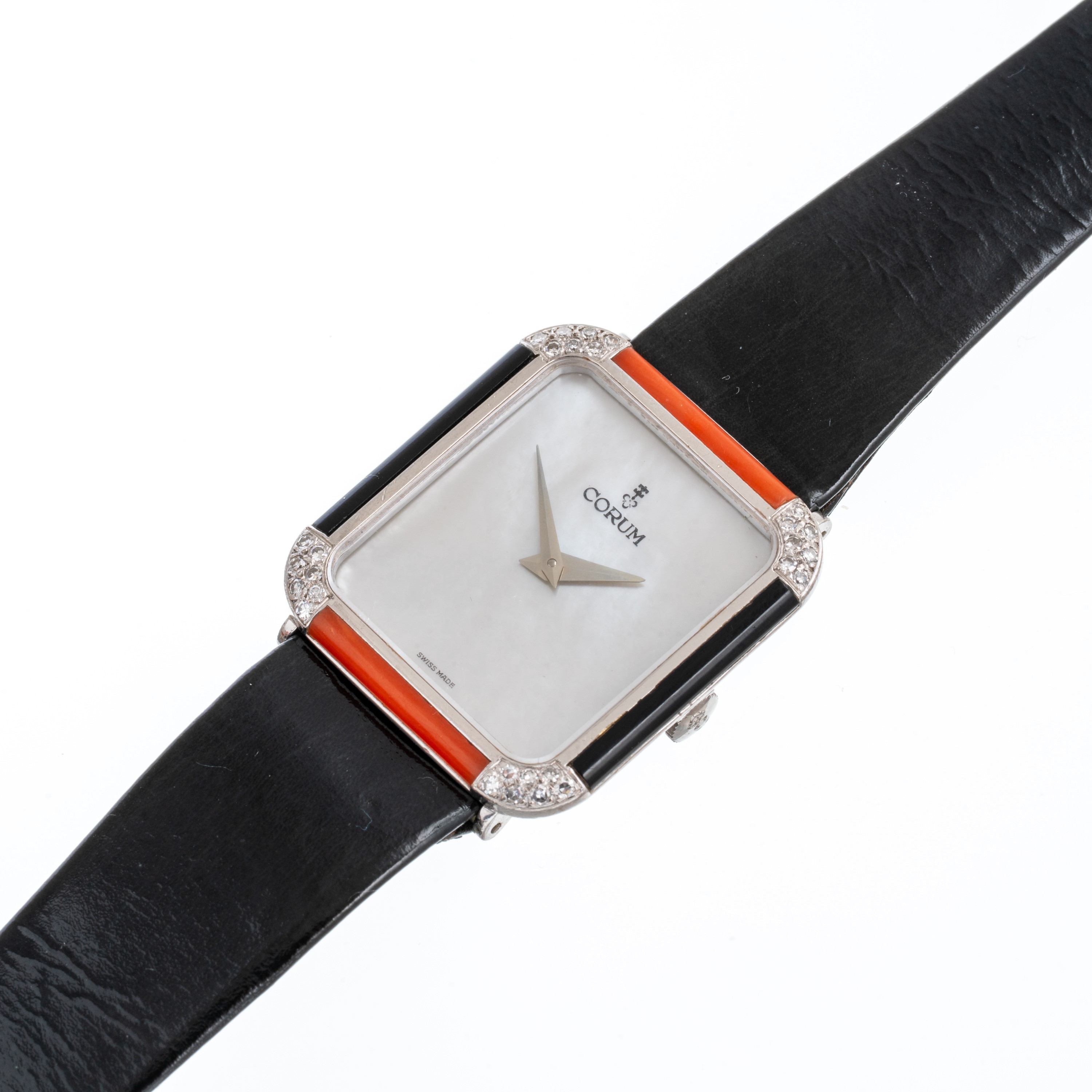 Corum - Tank, orologio solo tempo a carica manuale in oro bianco 18kt con quadrante in madreperla