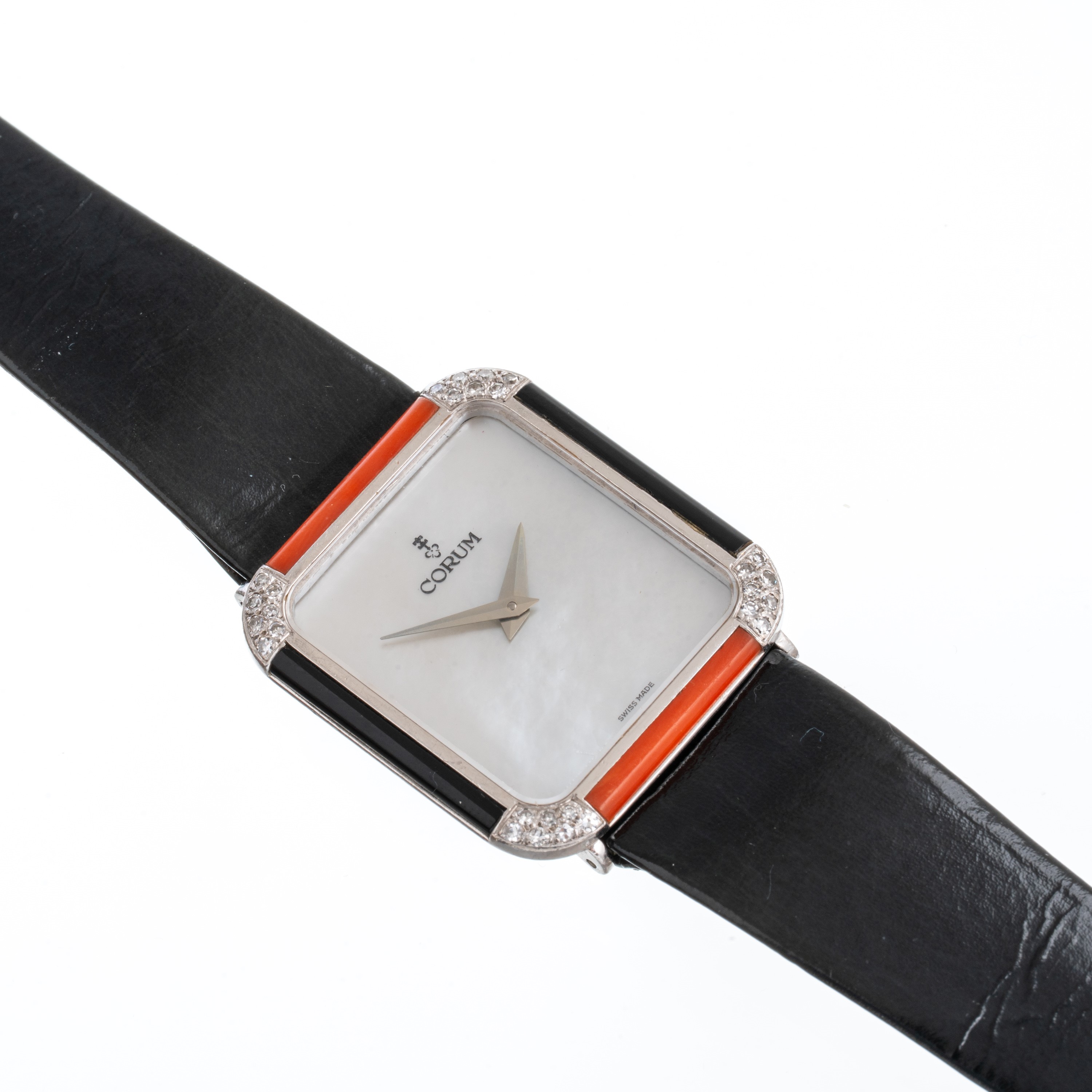 Corum - Tank, orologio solo tempo a carica manuale in oro bianco 18kt con quadrante in madreperla