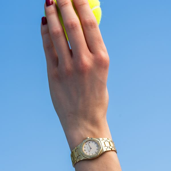 AUDEMARS PIGUET - AUDEMARS PIGUET - ROYAL OAK LADY QUARTZ OROLOGIO SOLO TEMPO AL QUARZO IN ORO GIALLO 18KT CON QUADRANTE BIANCO E DATARIO AD ORE TRE