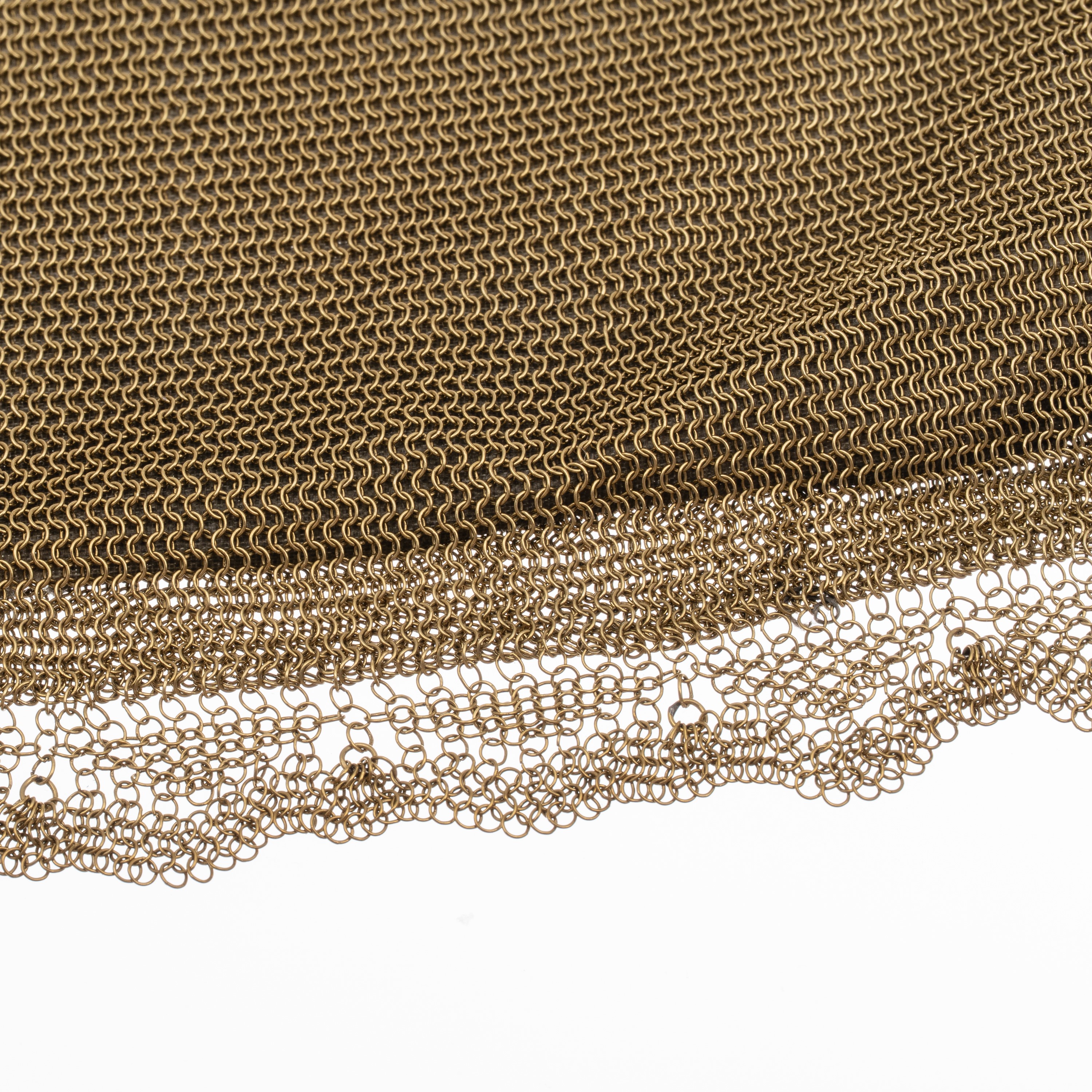 Pochette, in oro giallo 14 kt con manico in maglia d’oro
