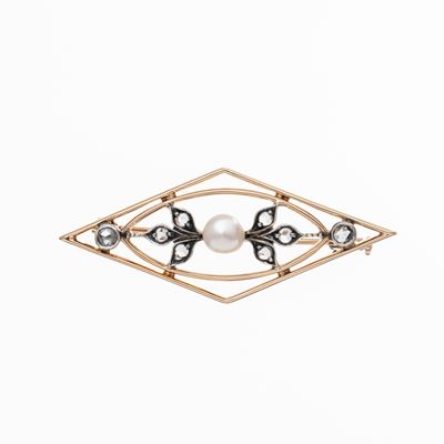 Spilla in oro giallo 18 kt con perla centrale e rosette in diamante