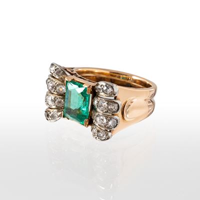 Oro giallo 18 kt, anello a fiocco con smeraldo e diamanti (taglio brillante)