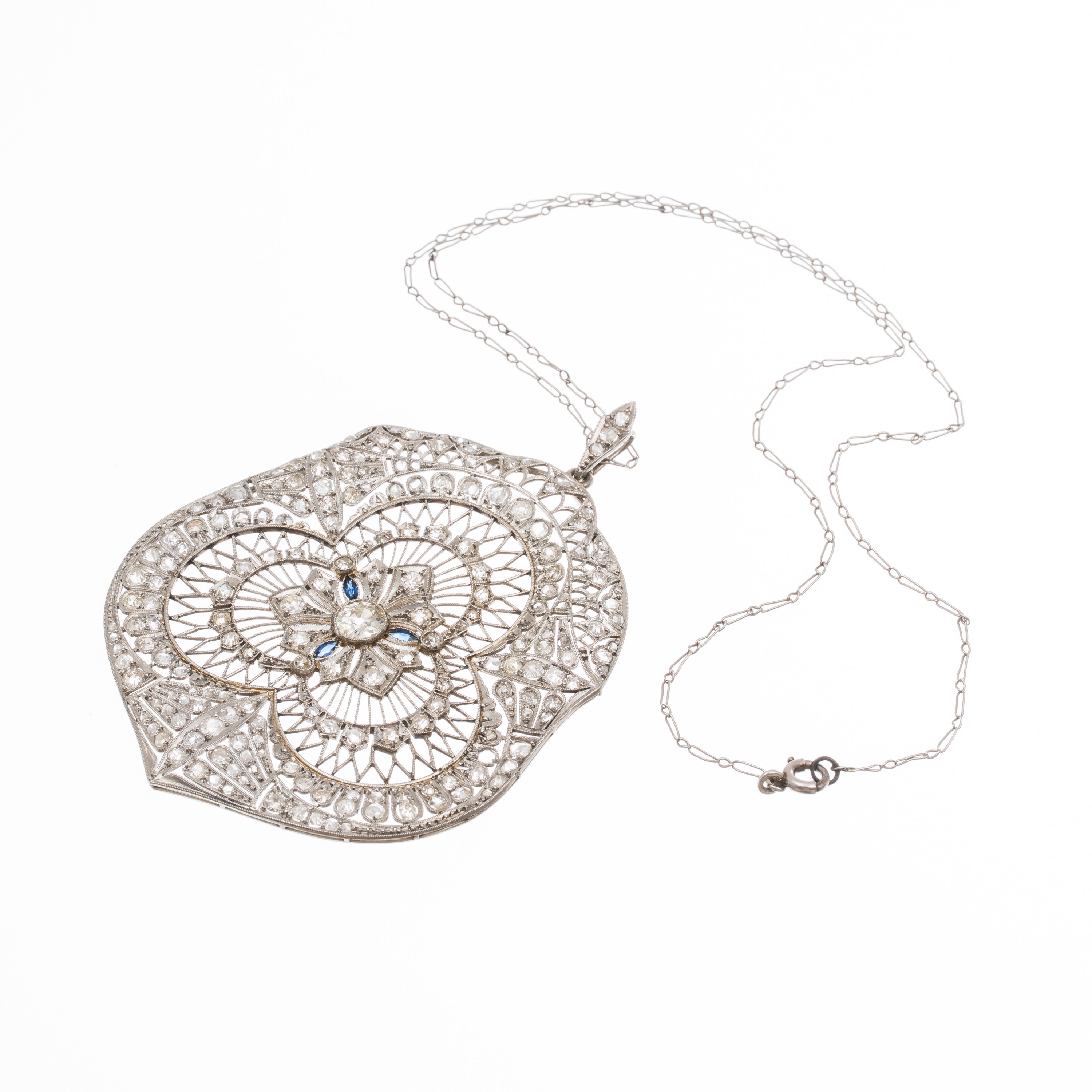 Ciondolo francese in platino, merletto con diamanti, Francia (circa 1930)