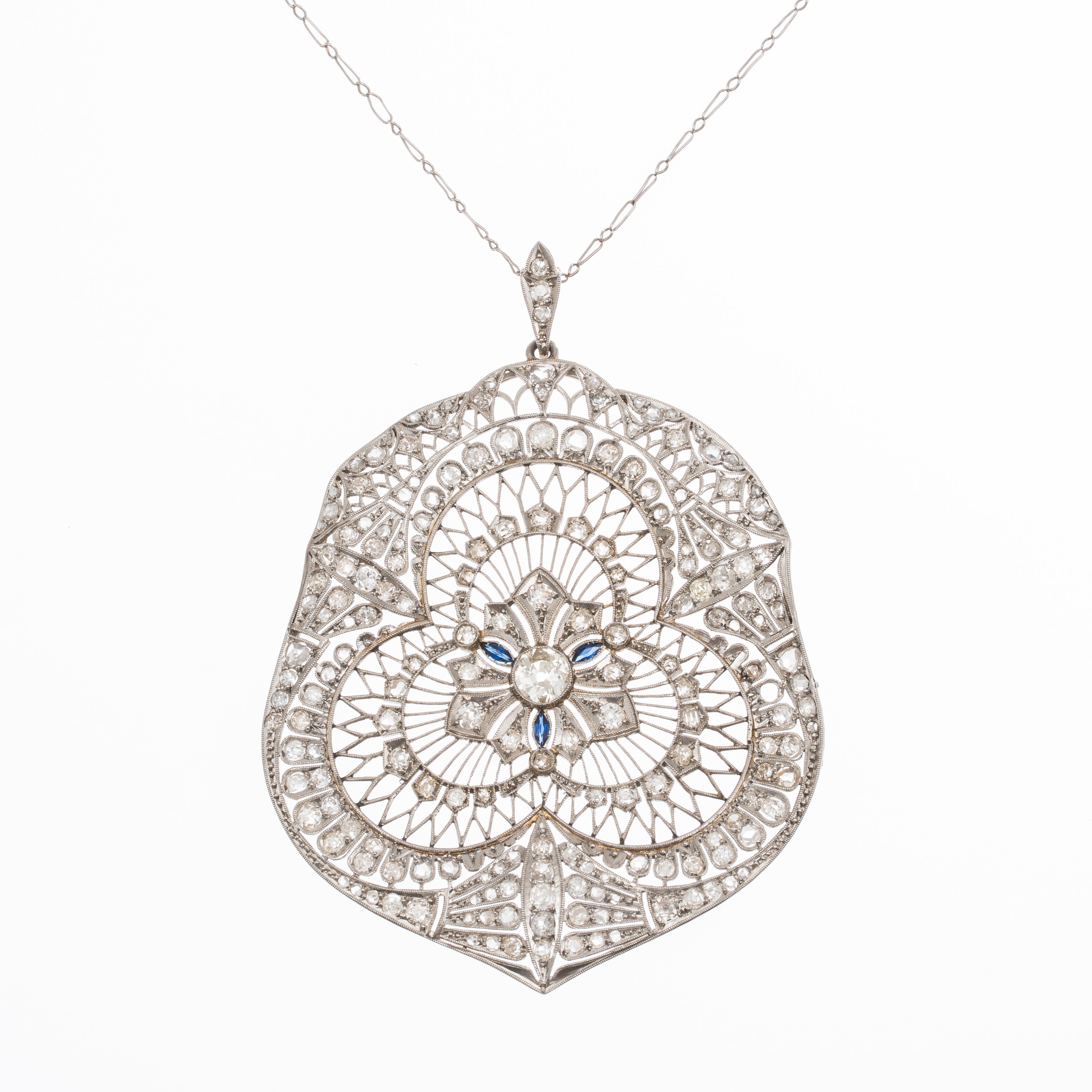 Ciondolo francese in platino, merletto con diamanti, Francia (circa 1930)