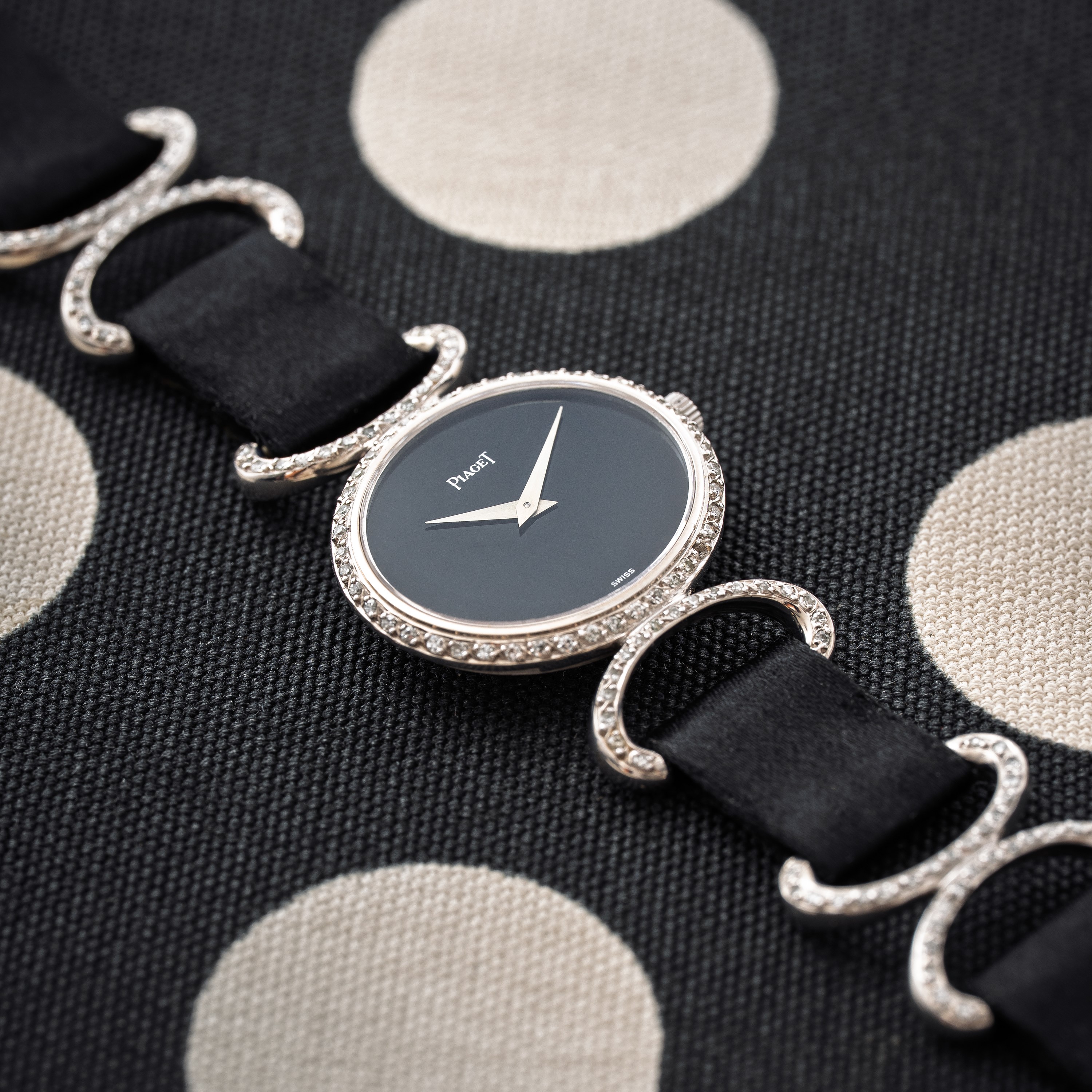 Piaget - Orologio solo tempo a carica manuale in oro bianco 18 kt con diamanti e quadrante in oni...