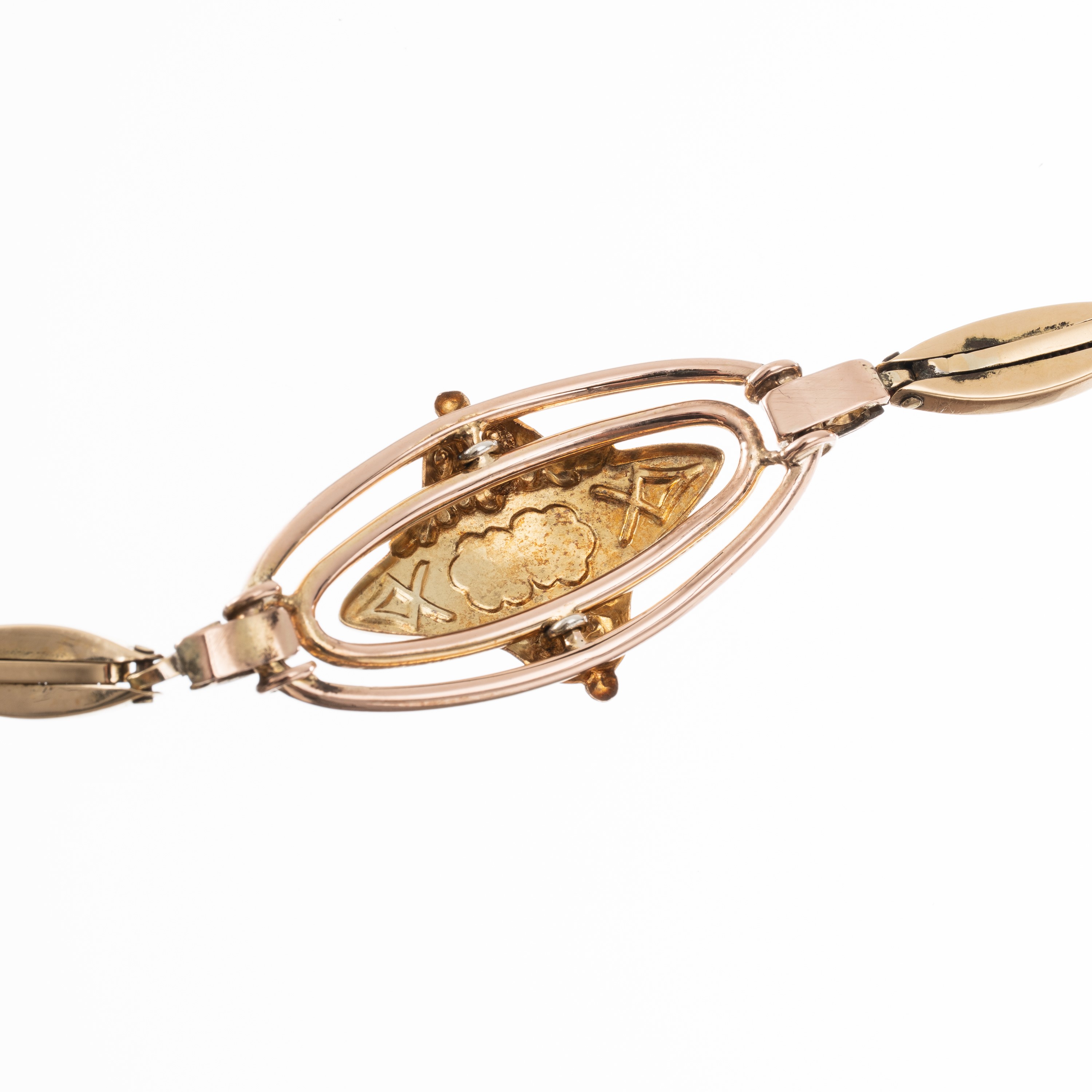 Bracciale in oro rosa 18 kt con smalti, lastra stampata a losanga ed elemento floreale