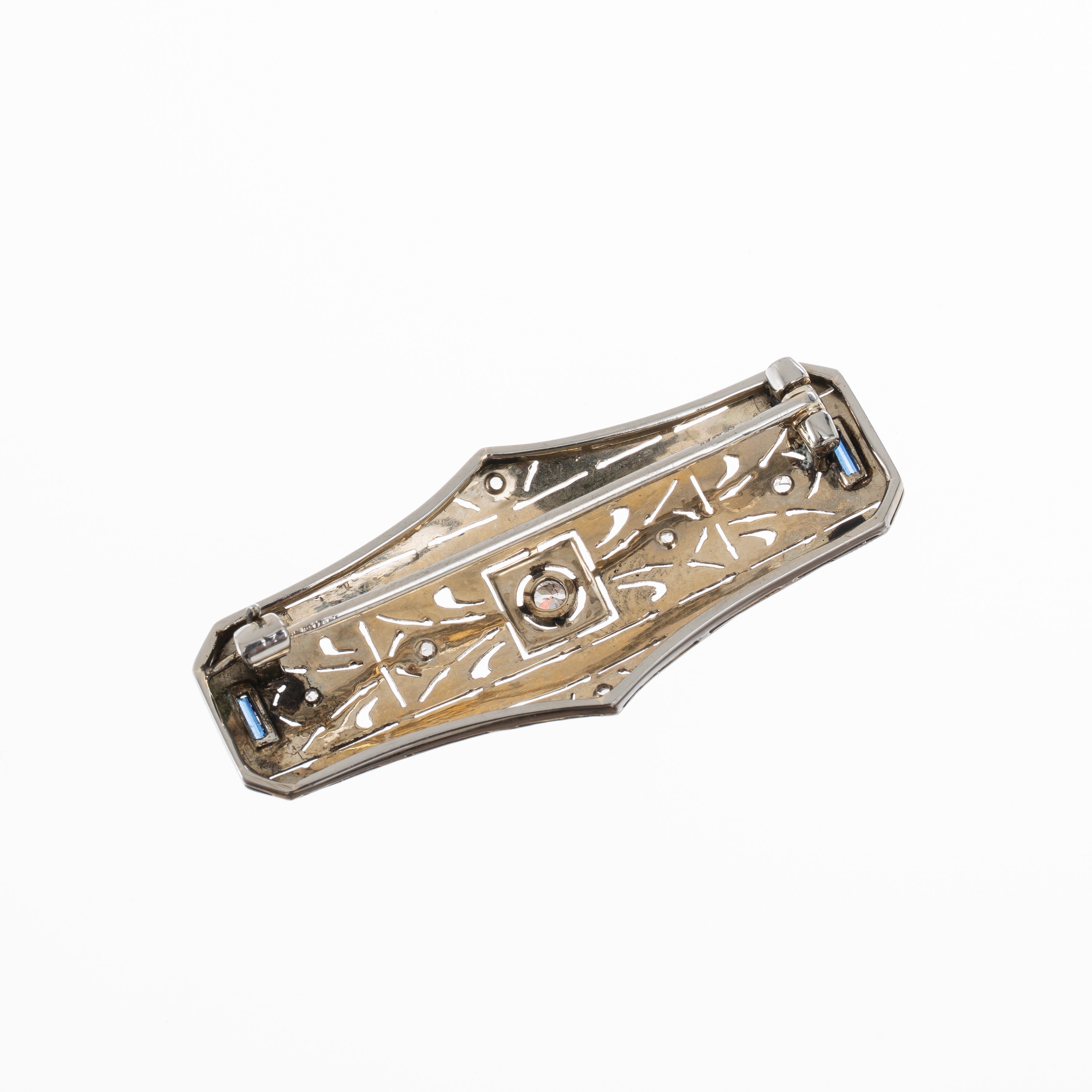 Spilla in oro bianco 18 kt con diamante centrale e sei rosette di diamanti
