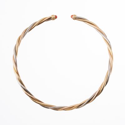 Girocollo in tre ori 18 kt con due coralli cabochon
