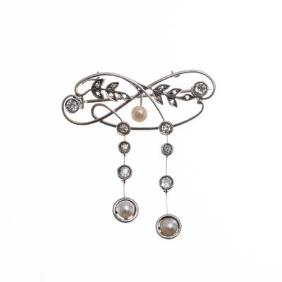 Spilla in oro bianco 18 kt con perle e diamanti (taglio brillante)