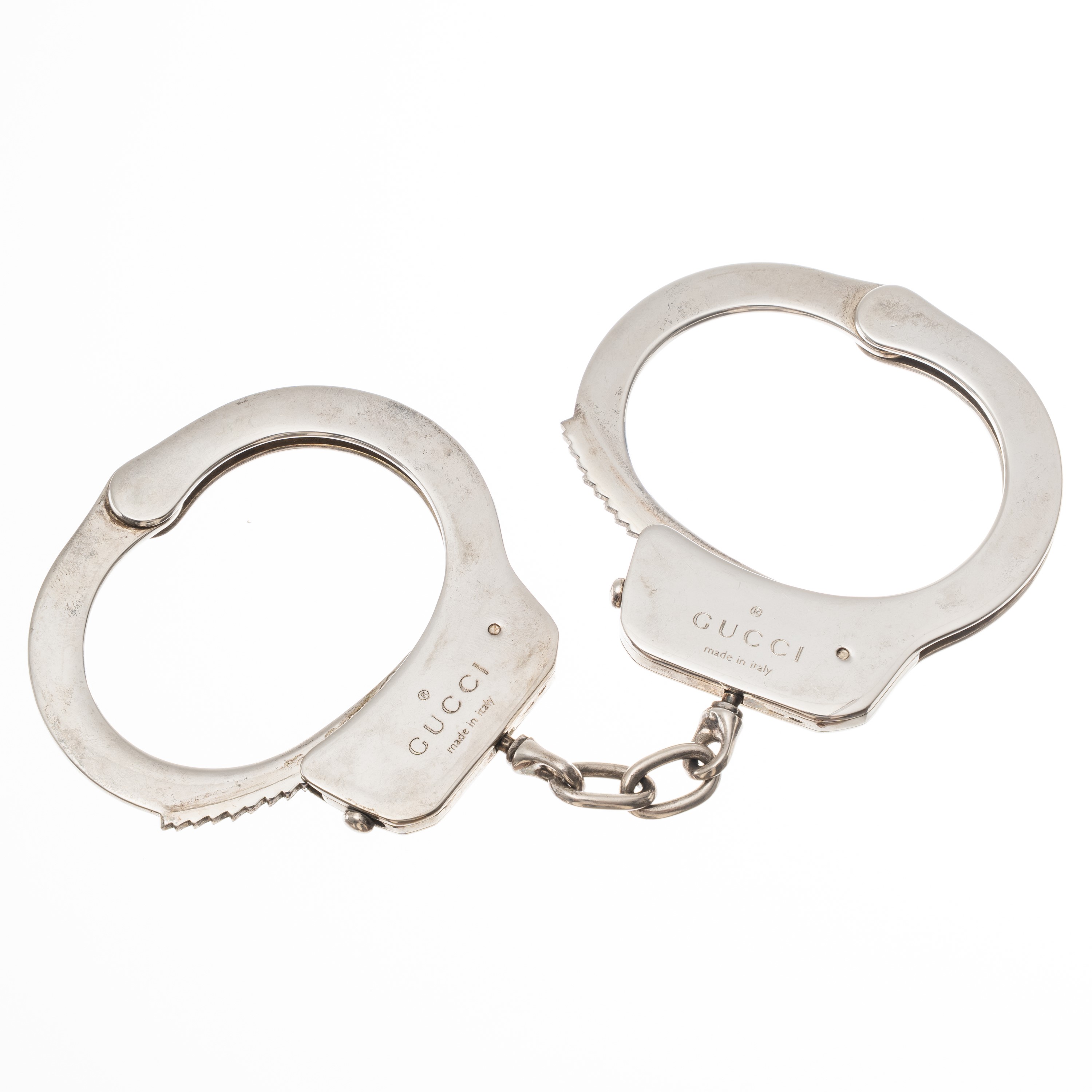 Gucci - Bracciale manette in argento 925 con logo e numero di serie