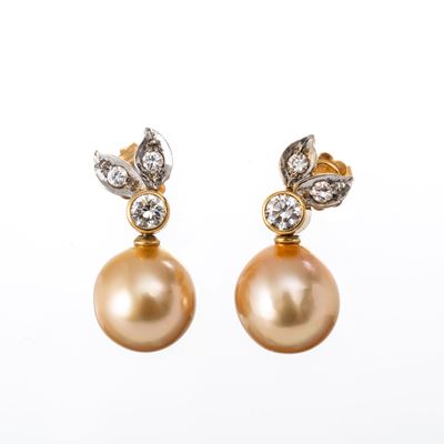 Orecchini, oro giallo 18 kt con perle gold e diamanti, taglio brillante