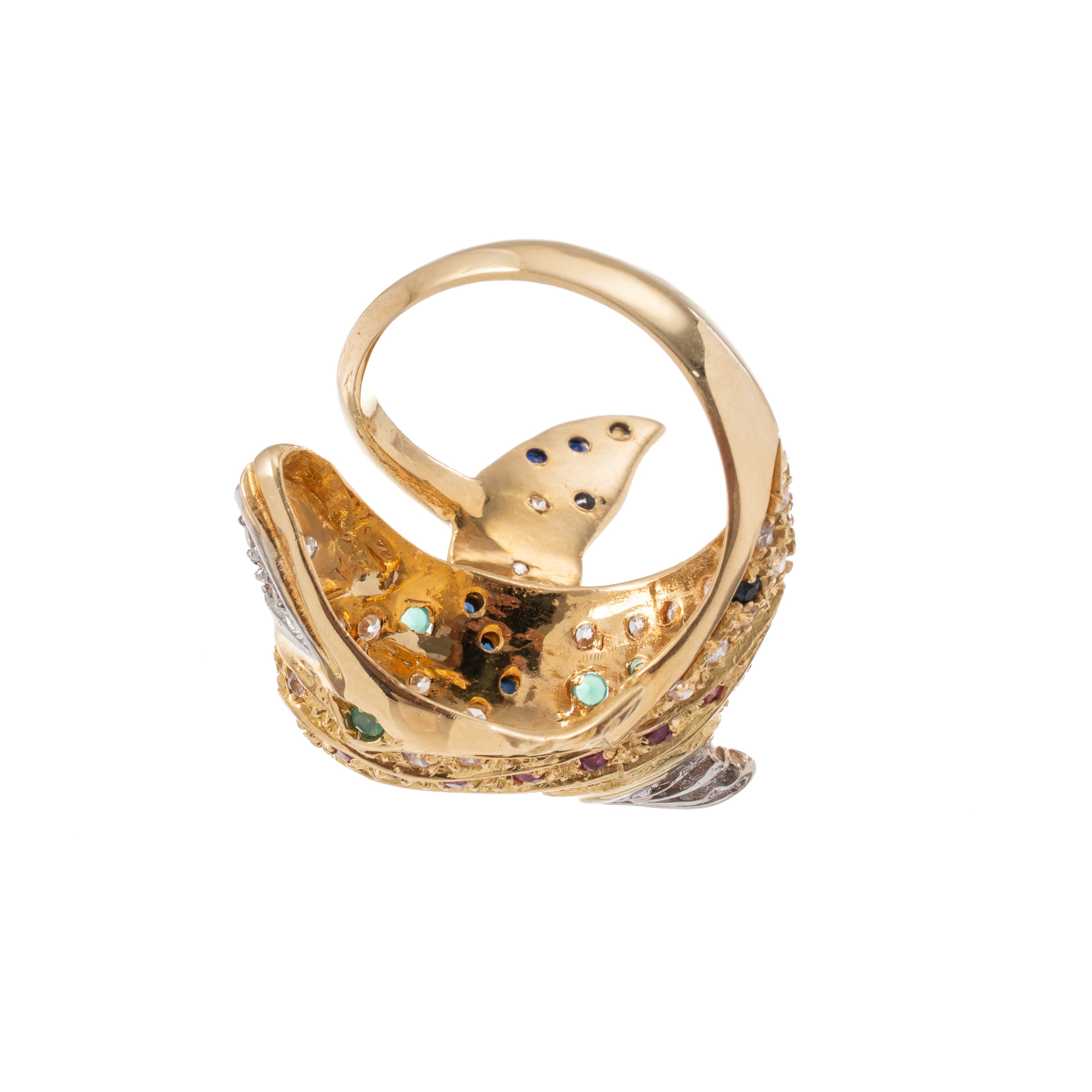 Anello a forma di delfino, oro giallo 18 kt con pavé di diamanti, zaffiri, smeraldi e rubini
