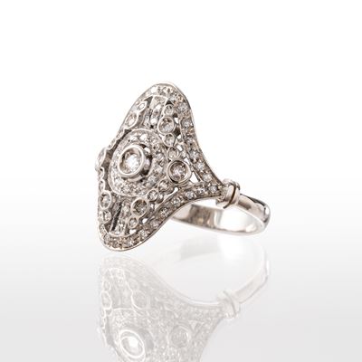 Anello in oro bianco 18 kt con diamanti taglio brillante (0,60 ct)