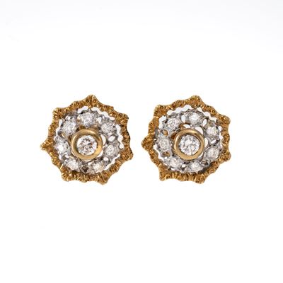 Orecchini, oro giallo e bianco 18 kt con diamanti taglio brillante (0,50 ct), peso g 7,60