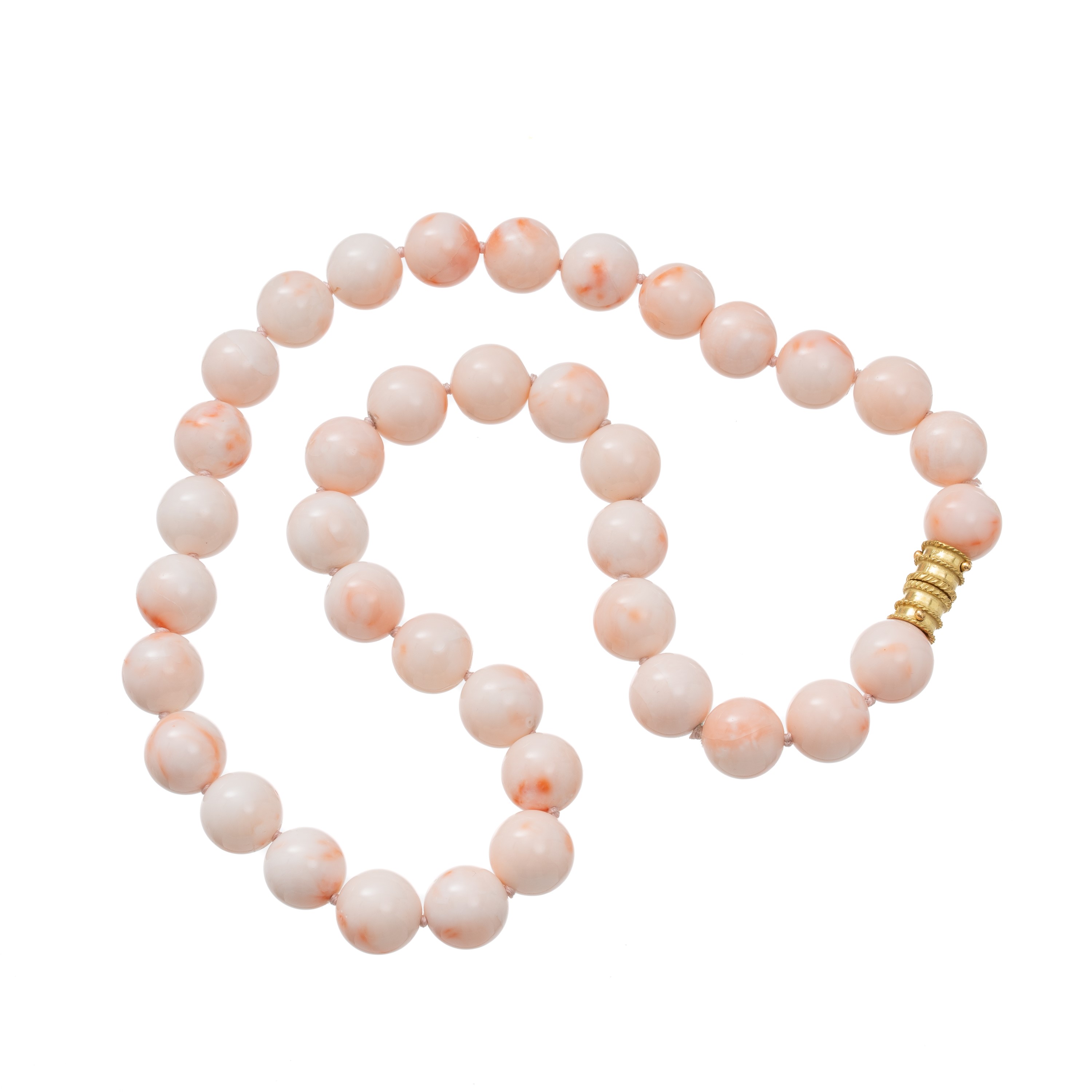 Collana in corallo rosa con chiusura in oro giallo 18 kt
