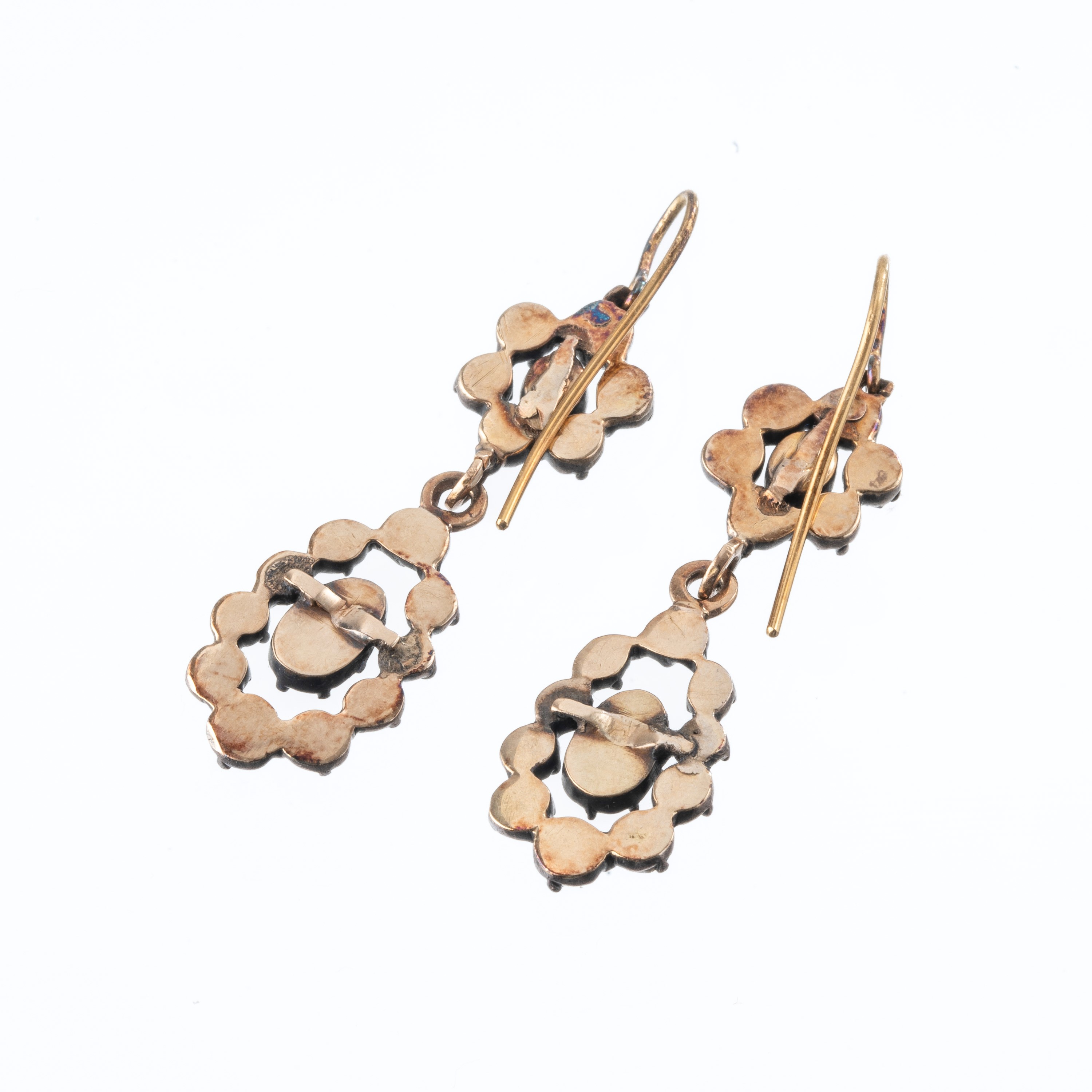Orecchini in oro e argento con rosette di diamanti