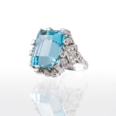 Anello in platino con acquamarina, 16,30 ct