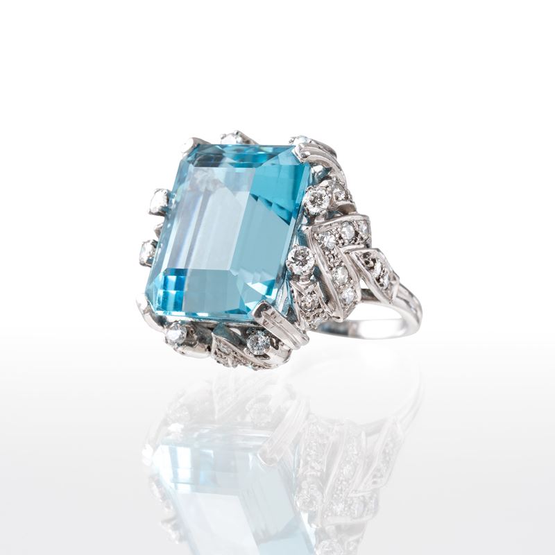 Anello in platino con acquamarina, 16,30 ct