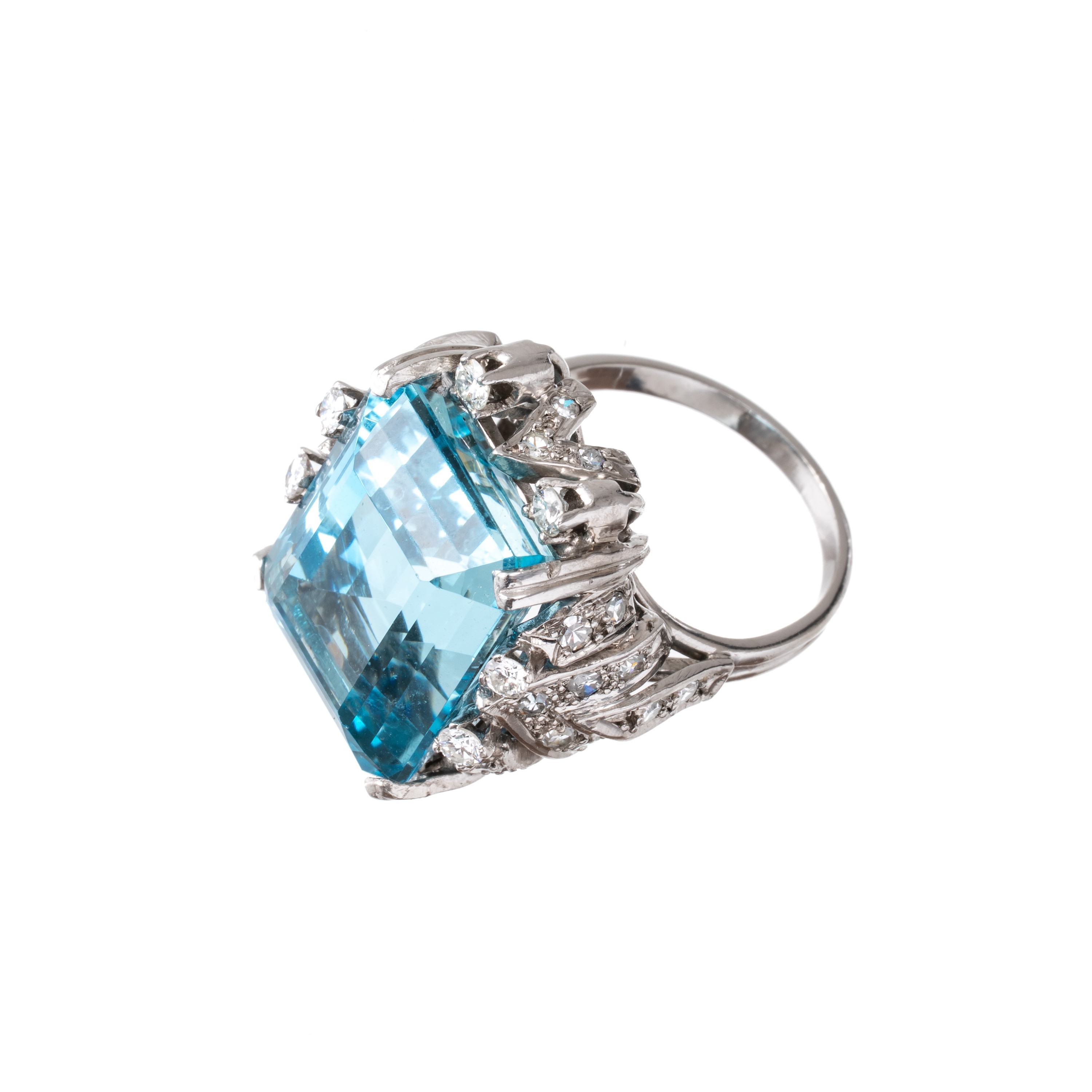 Anello in platino con acquamarina, 16,30 ct