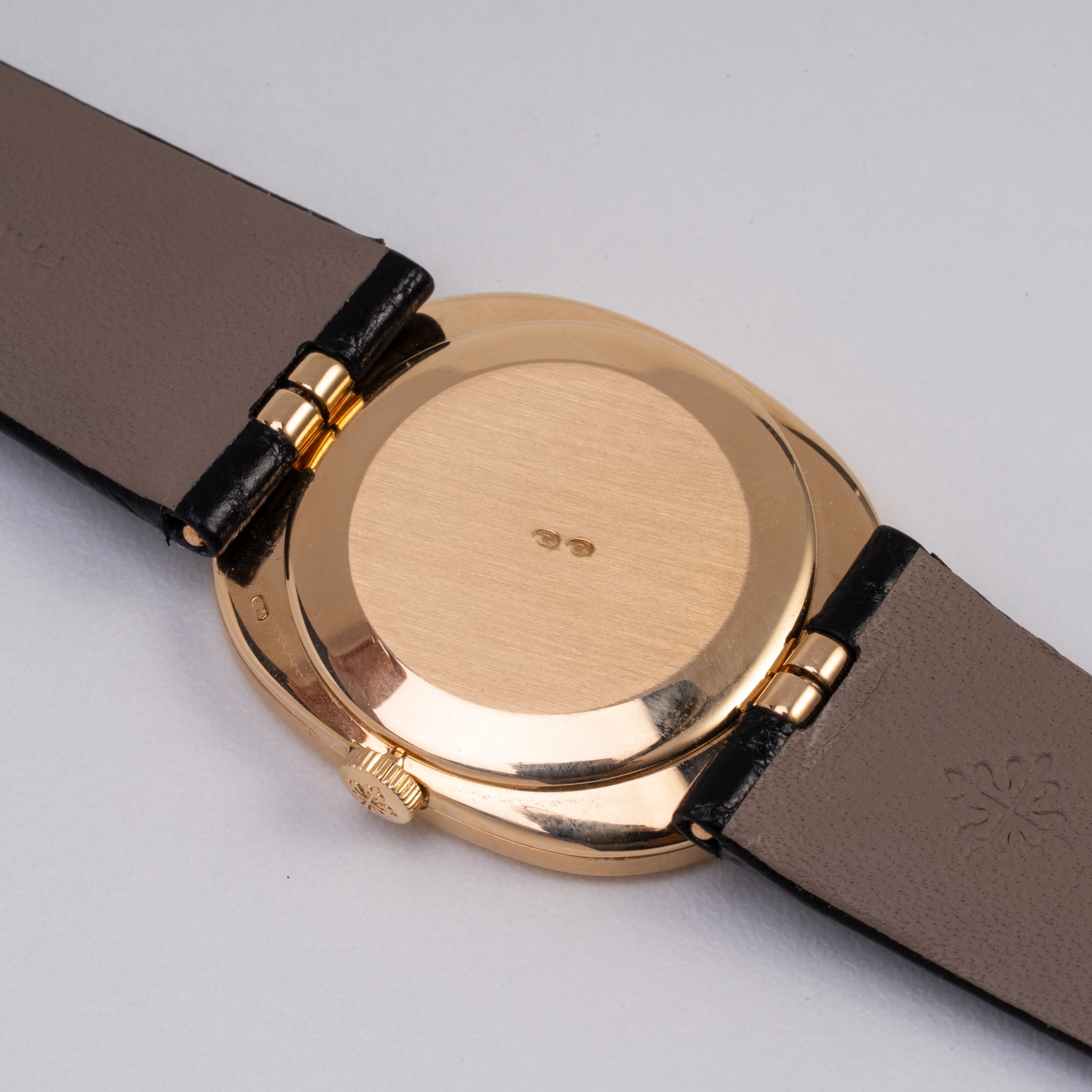 Patek Philippe - Ellipse, orologio da polso solo tempo a carica manuale in oro giallo 18 kt con q...