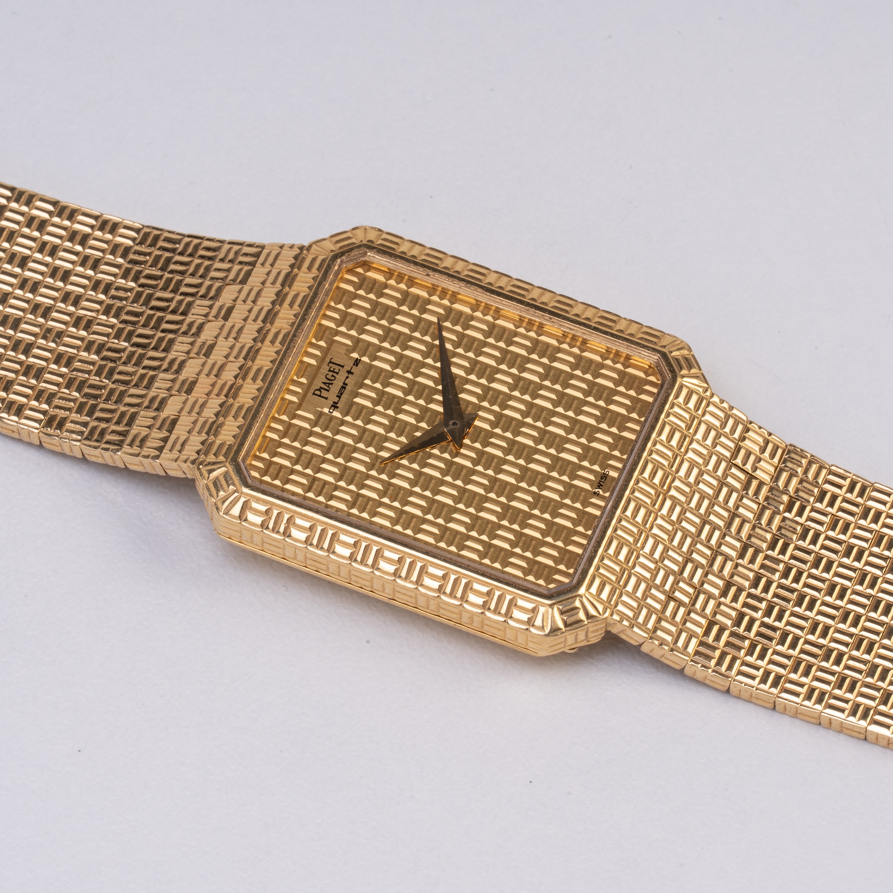 Piaget - Orologio da polso “solo tempo” al quarzo in oro giallo 18 kt con bracciale integrato e q...