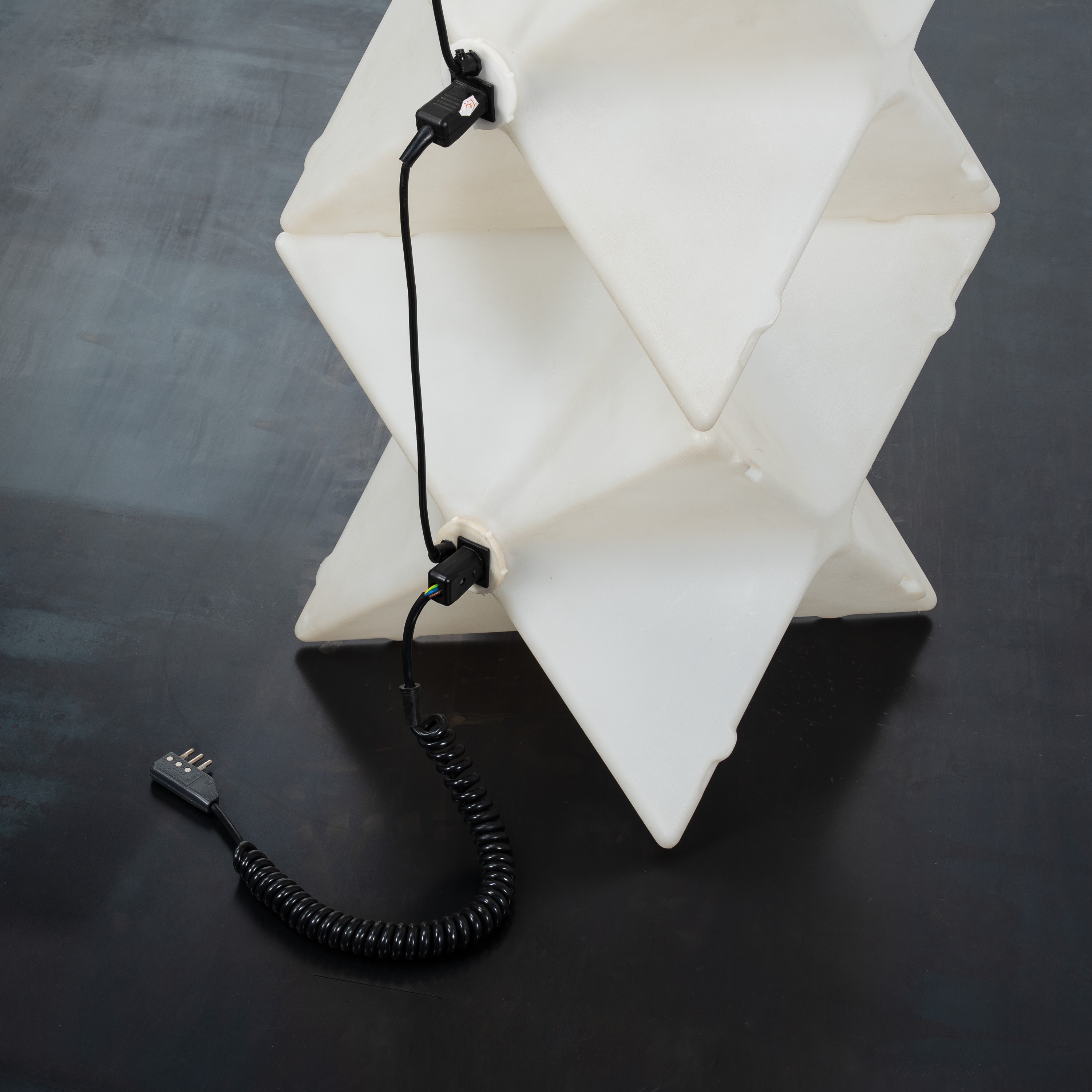 Tom Dixon - Lampada da terra 'Octo' in polipropilene stampato a rotazione