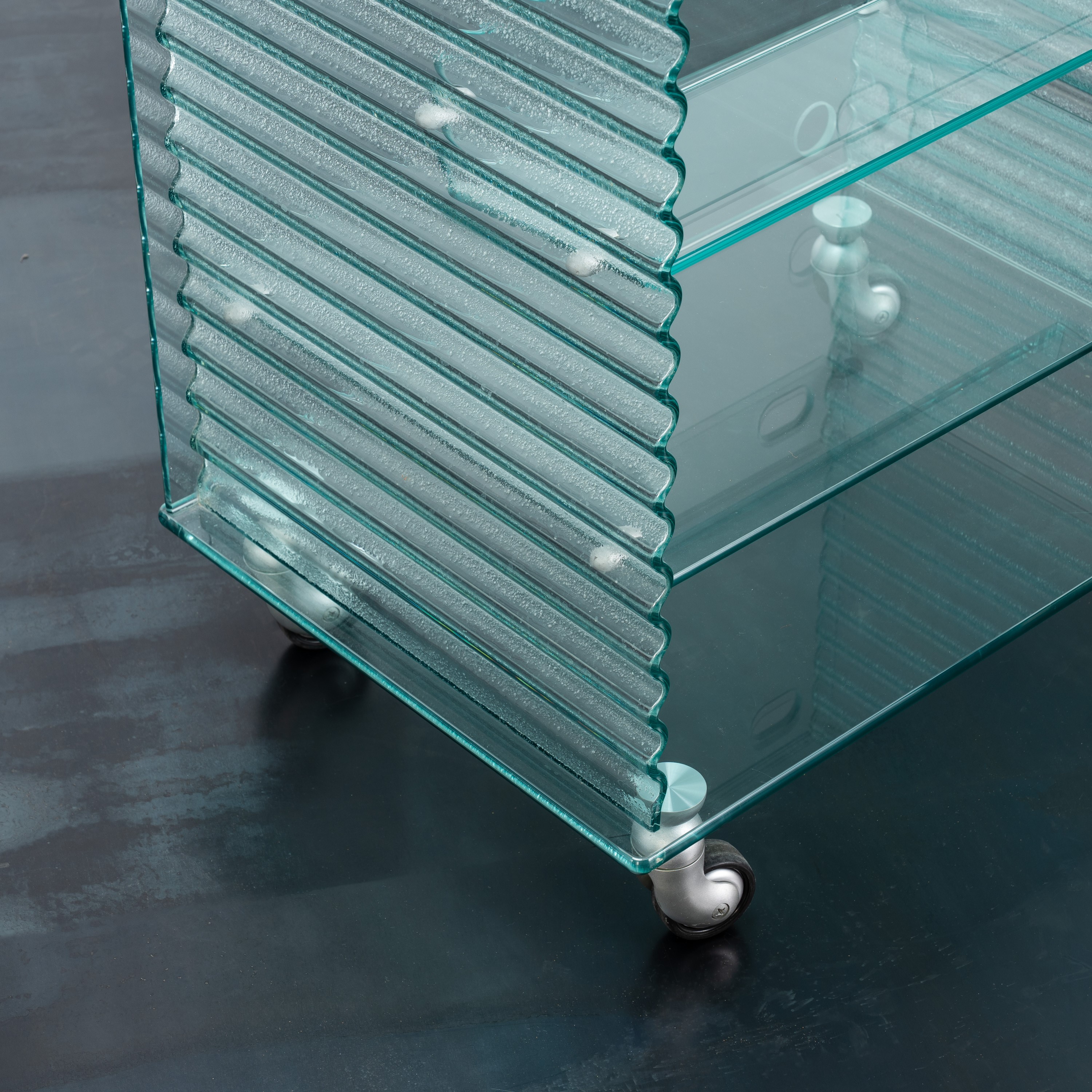 Ron Arad - Mobile 'Onda' in vetro curvato e alluminio con ruote direzionabili