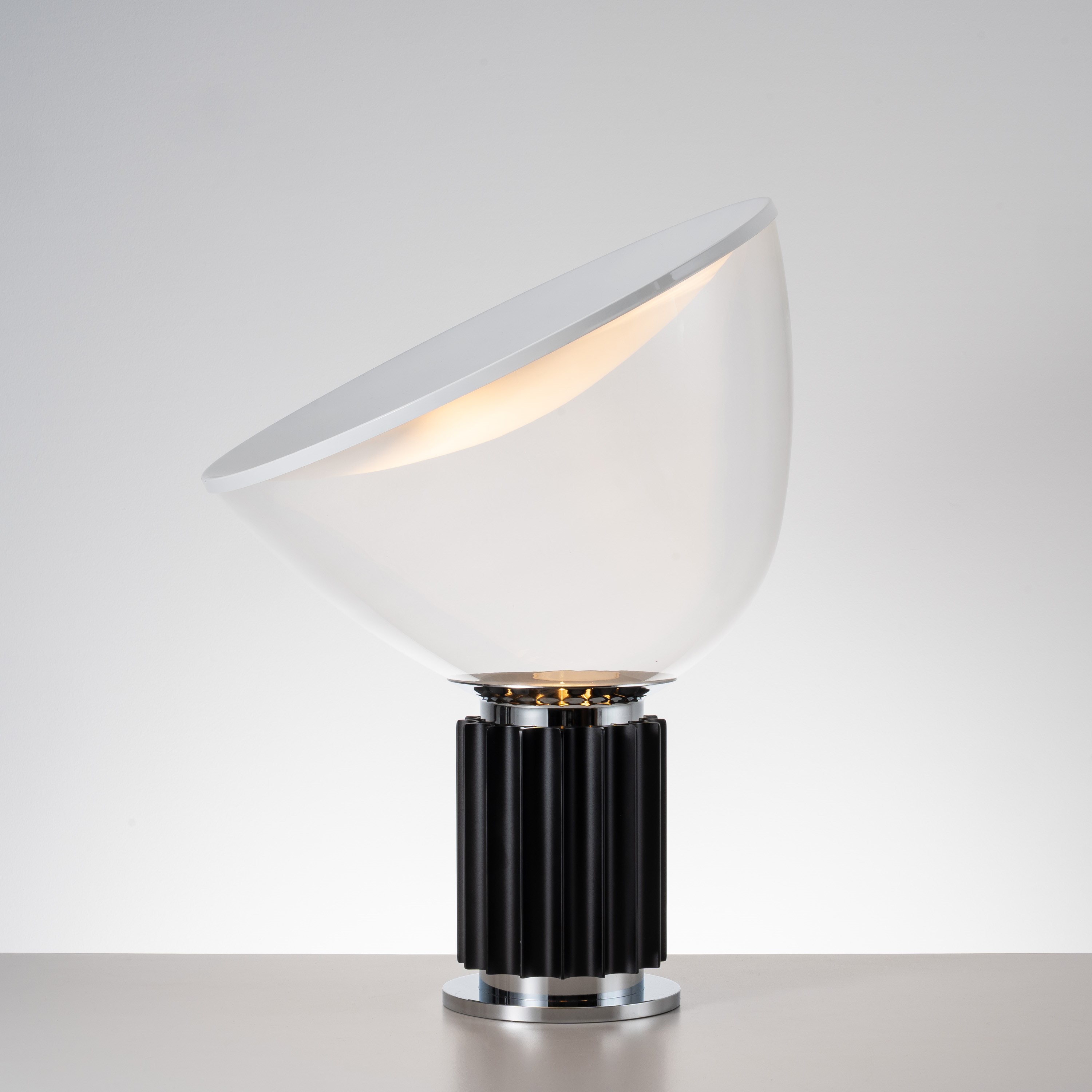 Achille e Pier Giacomo Castiglioni - Lampada da tavolo “Taccia”