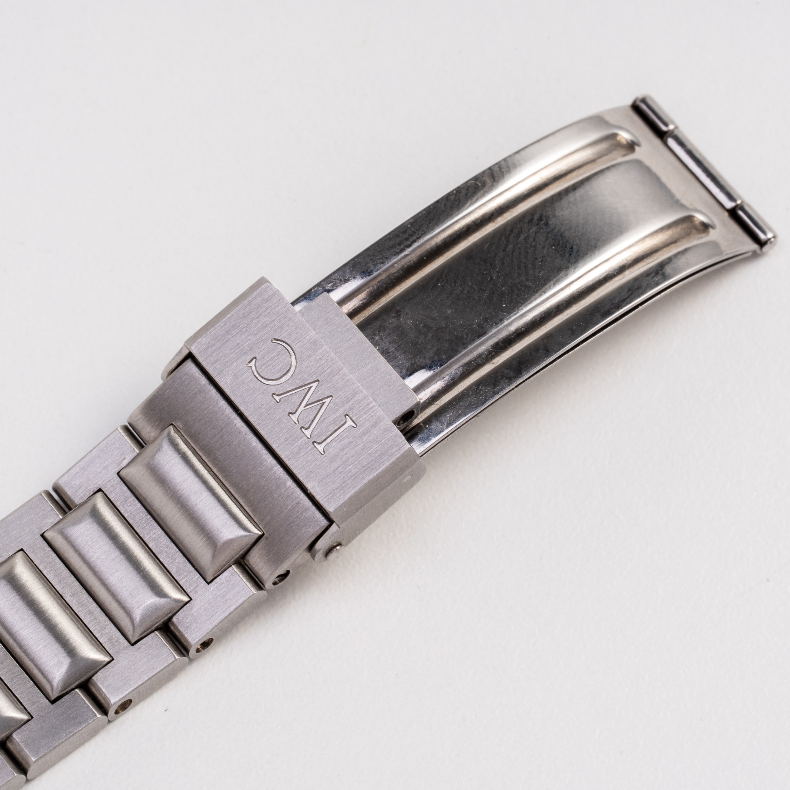 Iwc - Ingenieur 3305 — orologio solo tempo in acciaio al quarzo con quadrante grigio e datario a ...