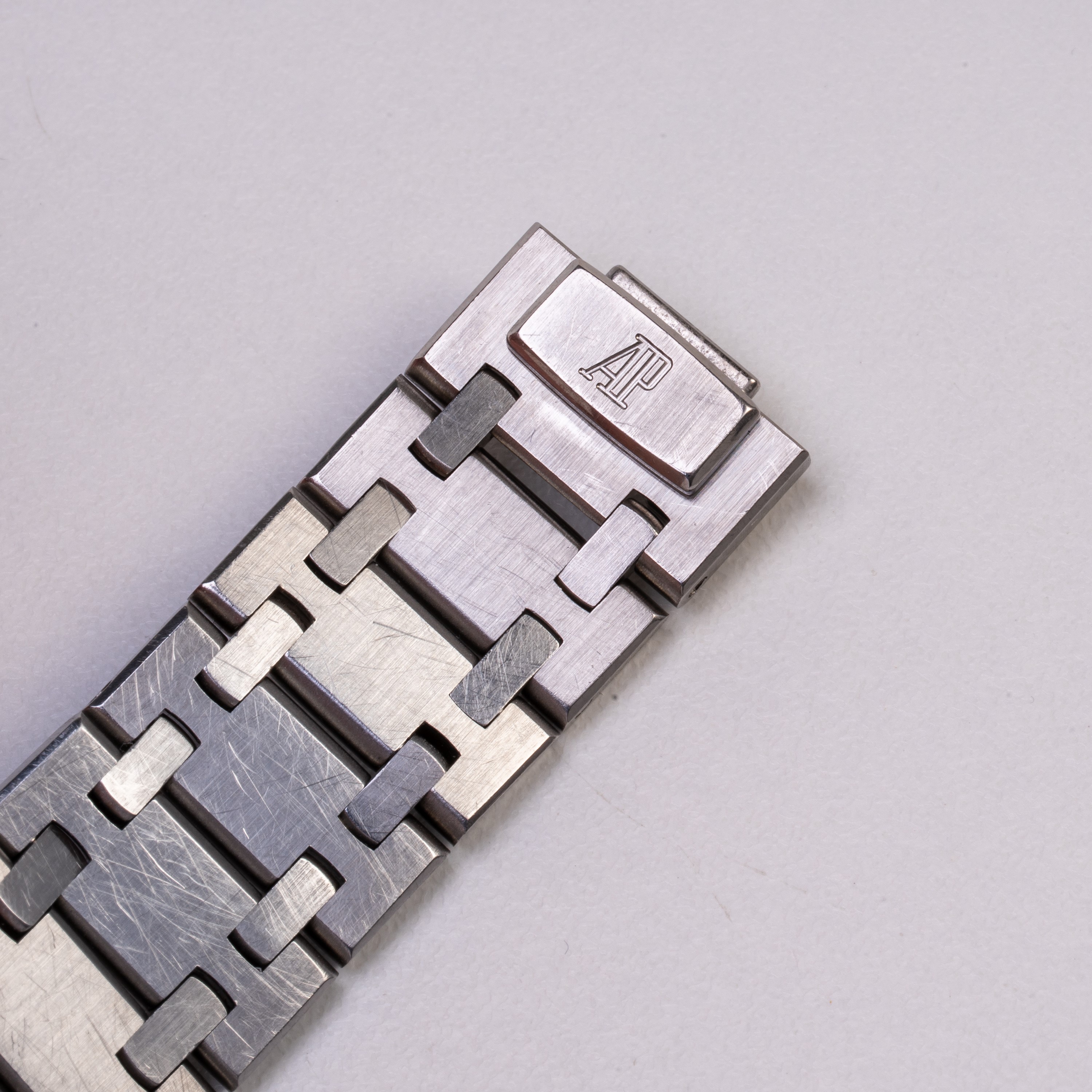Audemars Piguet, Royal Oak 14790ST, orologio solo tempo in acciaio con quadrante nero