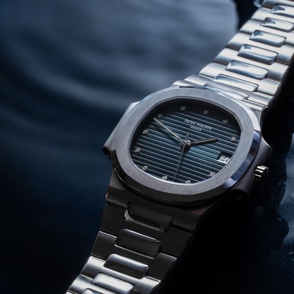 PATEK PHILIPPE - NAUTILUS OROLOGIO SOLO TEMPO A CARICA AUTOMATICA IN ACCIAIO CON QUADRANTE BLU SIGMA  [..]