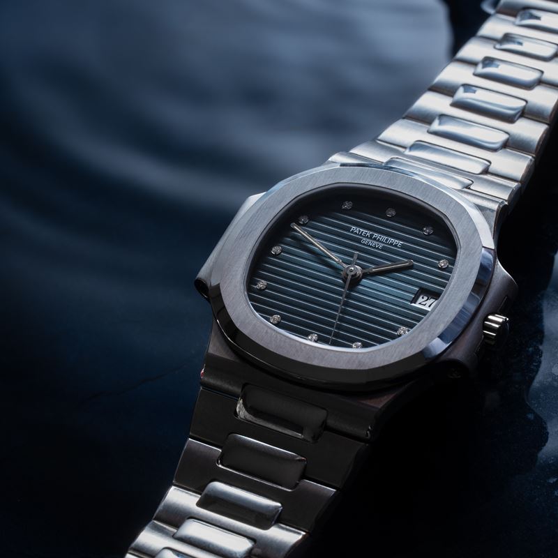 Patek Philippe - Nautilus 3800 — orologio solo tempo in acciaio con quadrante blu sigma, diamanti...