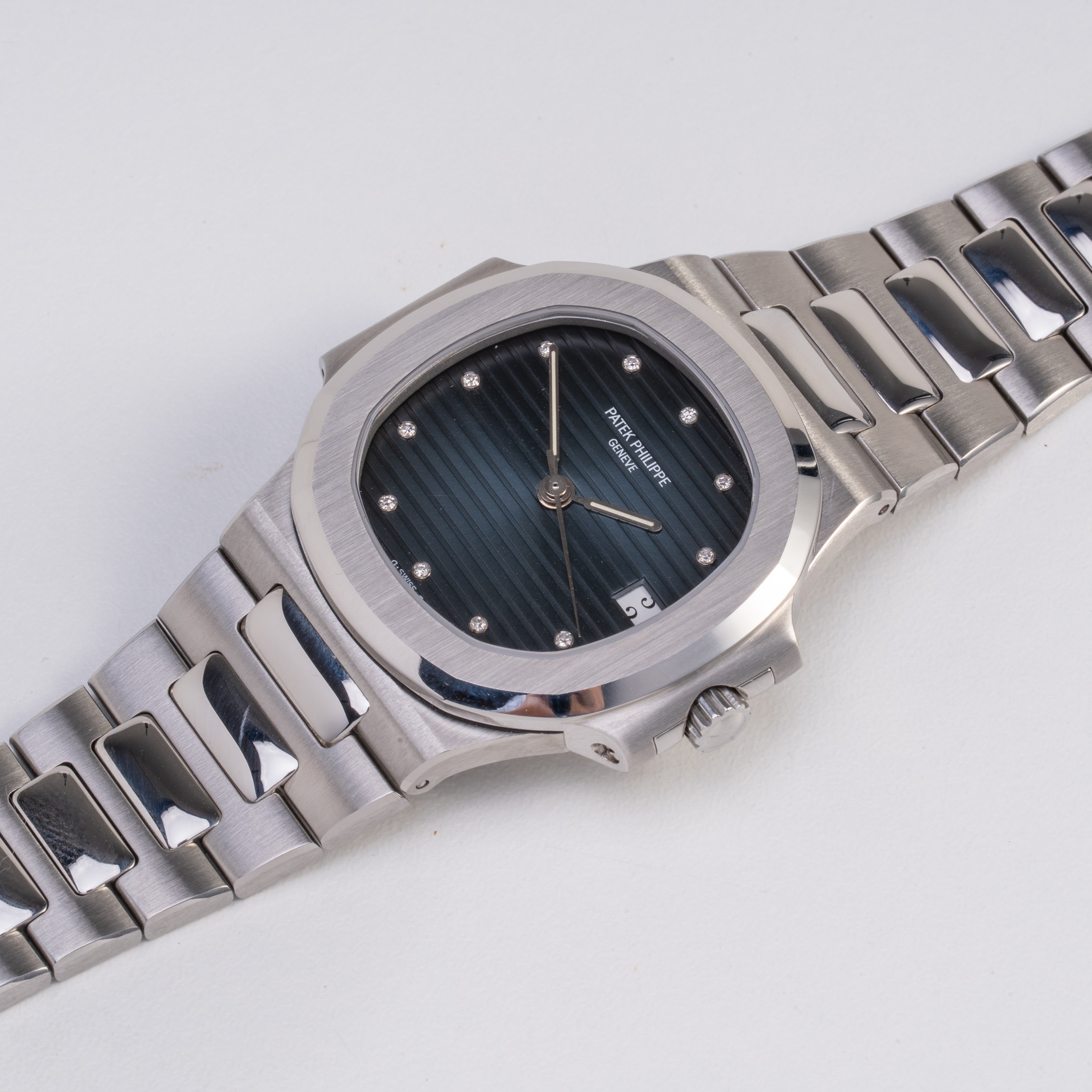 Patek Philippe - Nautilus 3800 — orologio solo tempo in acciaio con quadrante blu sigma, diamanti...