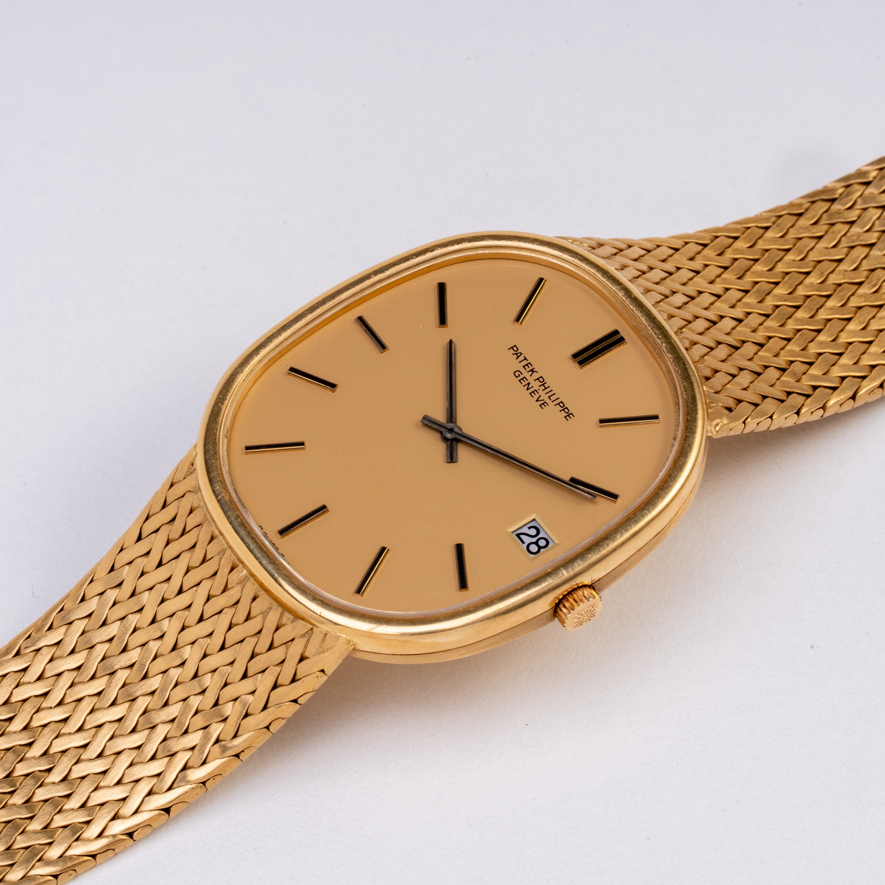 Patek Philippe - Ellipse Jumbo 3605/1, orologio solo tempo in oro giallo 18 kt con quadrante cham...