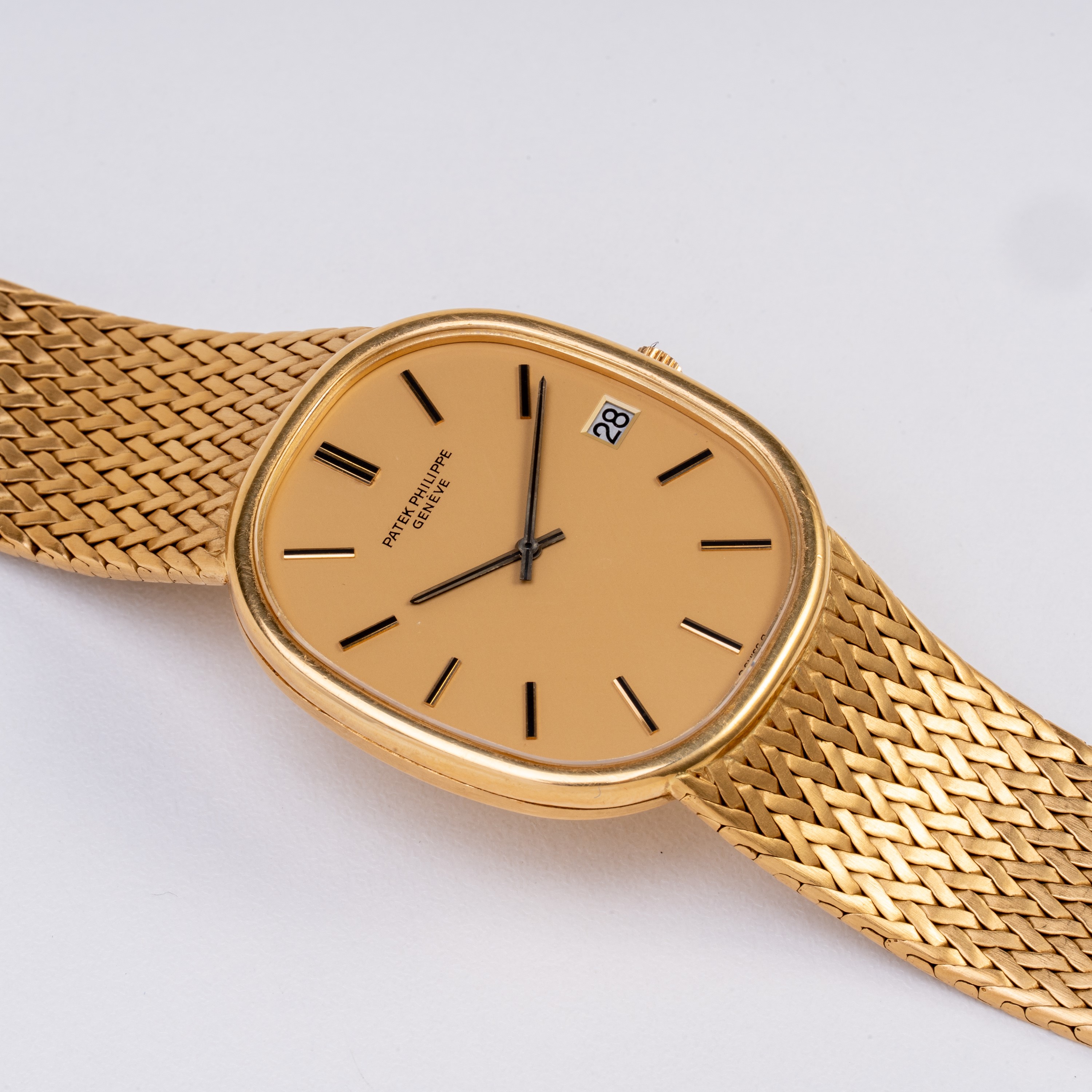 Patek Philippe - Ellipse Jumbo 3605/1, orologio solo tempo in oro giallo 18 kt con quadrante cham...