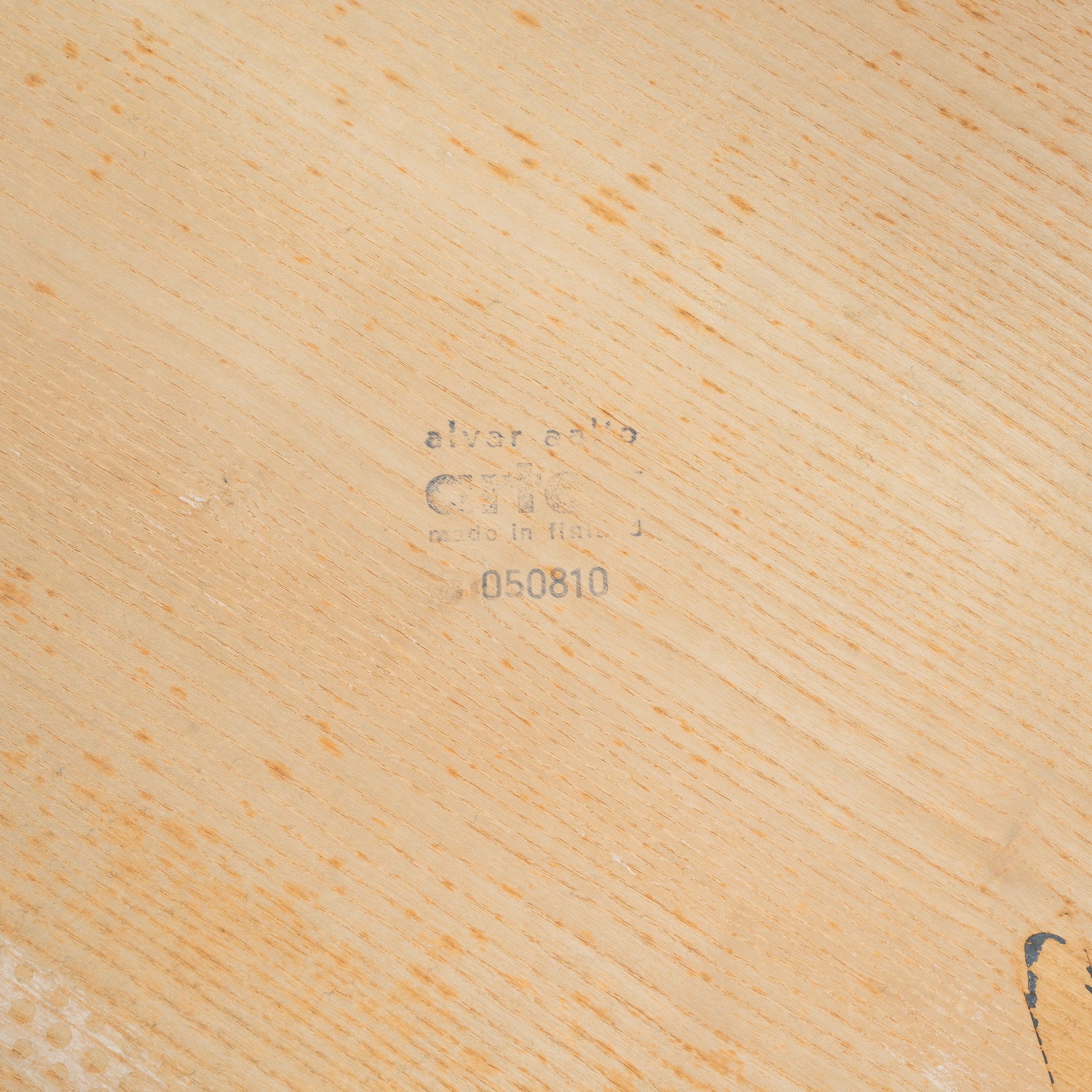 Alvar Aalto - Tavolo in legno di betulla curvato (produzione Artek, disegno 1955)