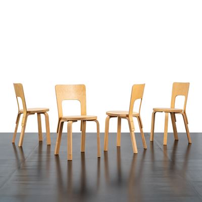 Set di quattro sedie in legno di betulla, produzione Artek (disegno 1955)