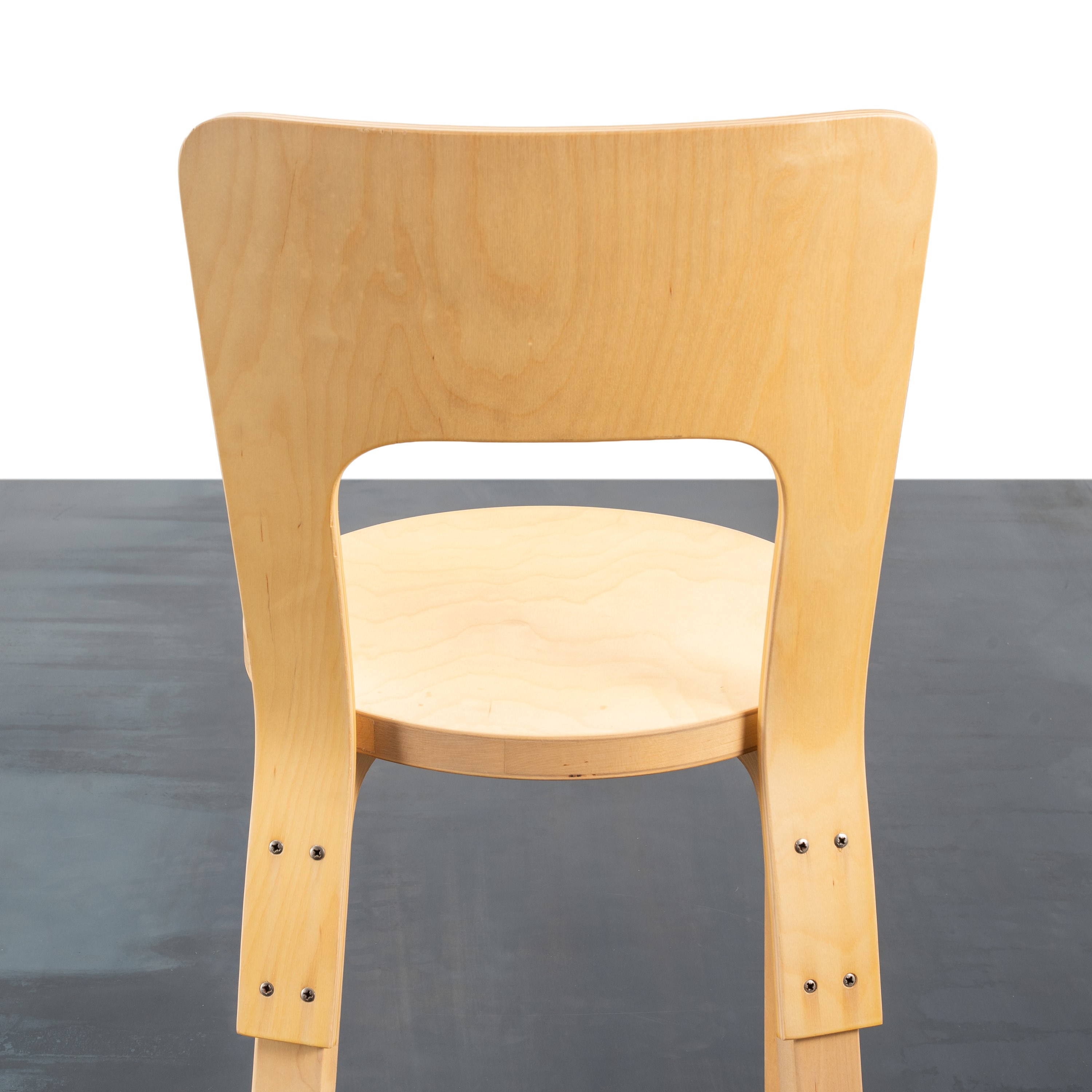 Alvar Aalto - Set di quattro sedie in legno di betulla, produzione Artek (disegno 1955)