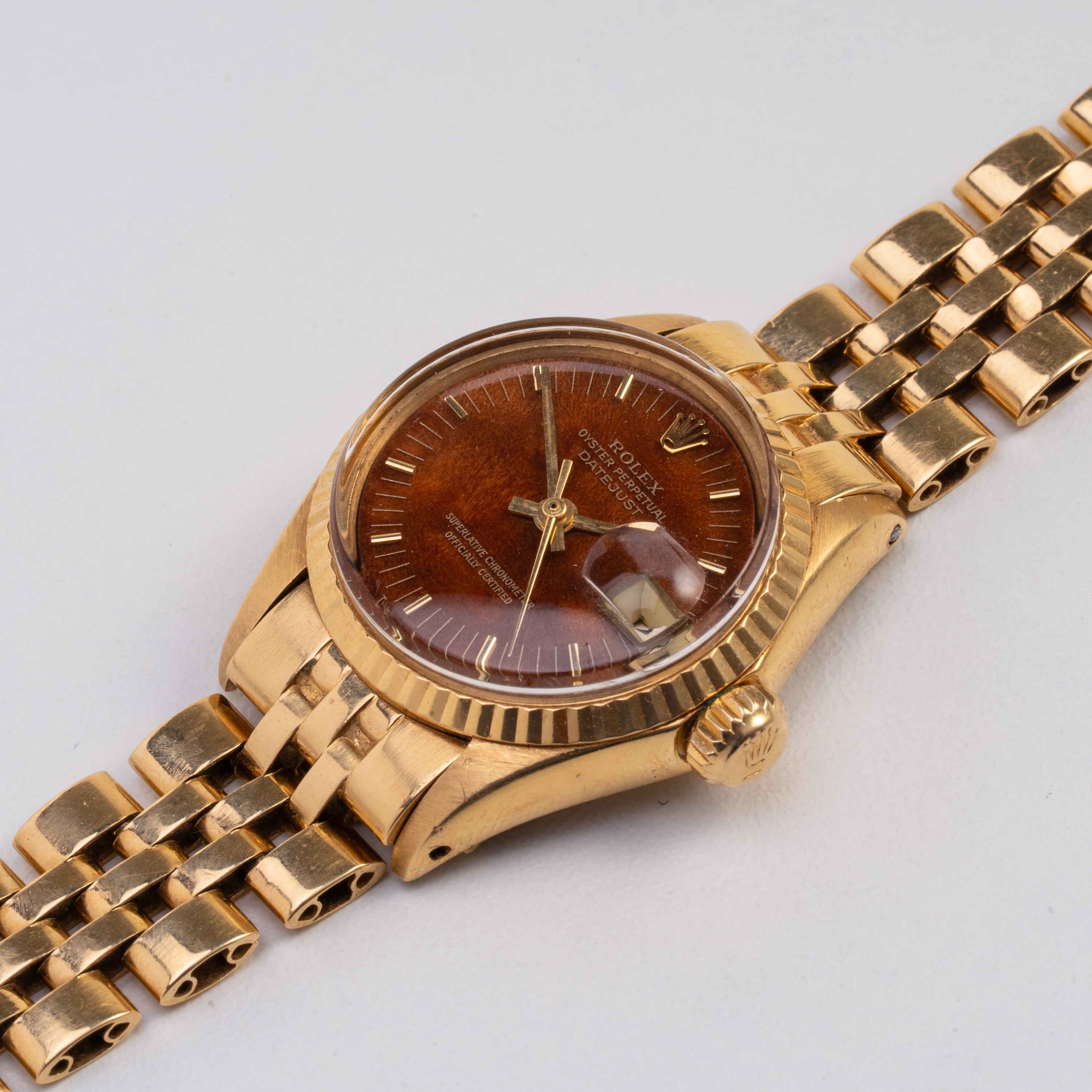 Rolex - Datejust 6517, orologio solo tempo automatico in oro giallo 18 kt con quadrante in radica