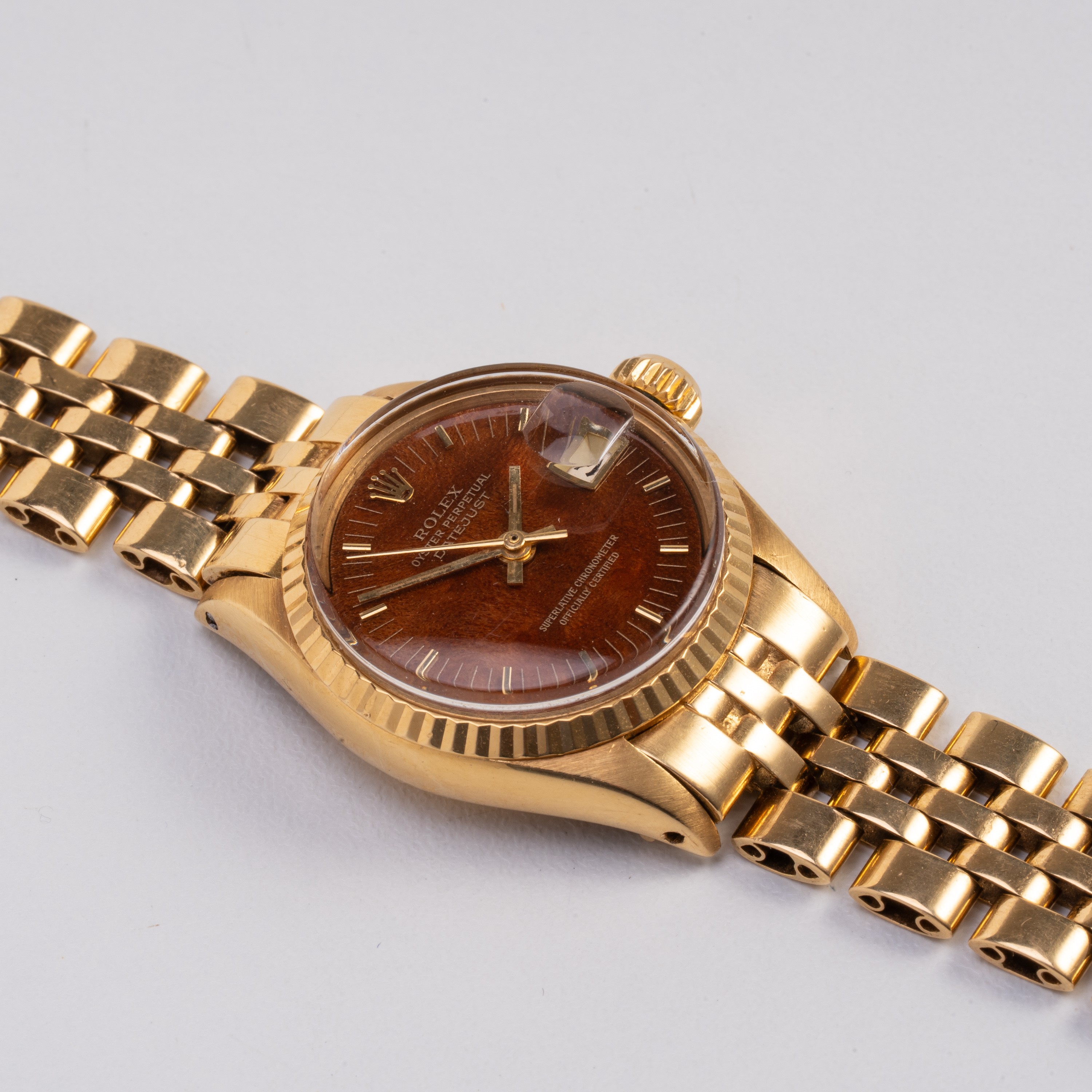 Rolex - Datejust 6517, orologio solo tempo automatico in oro giallo 18 kt con quadrante in radica