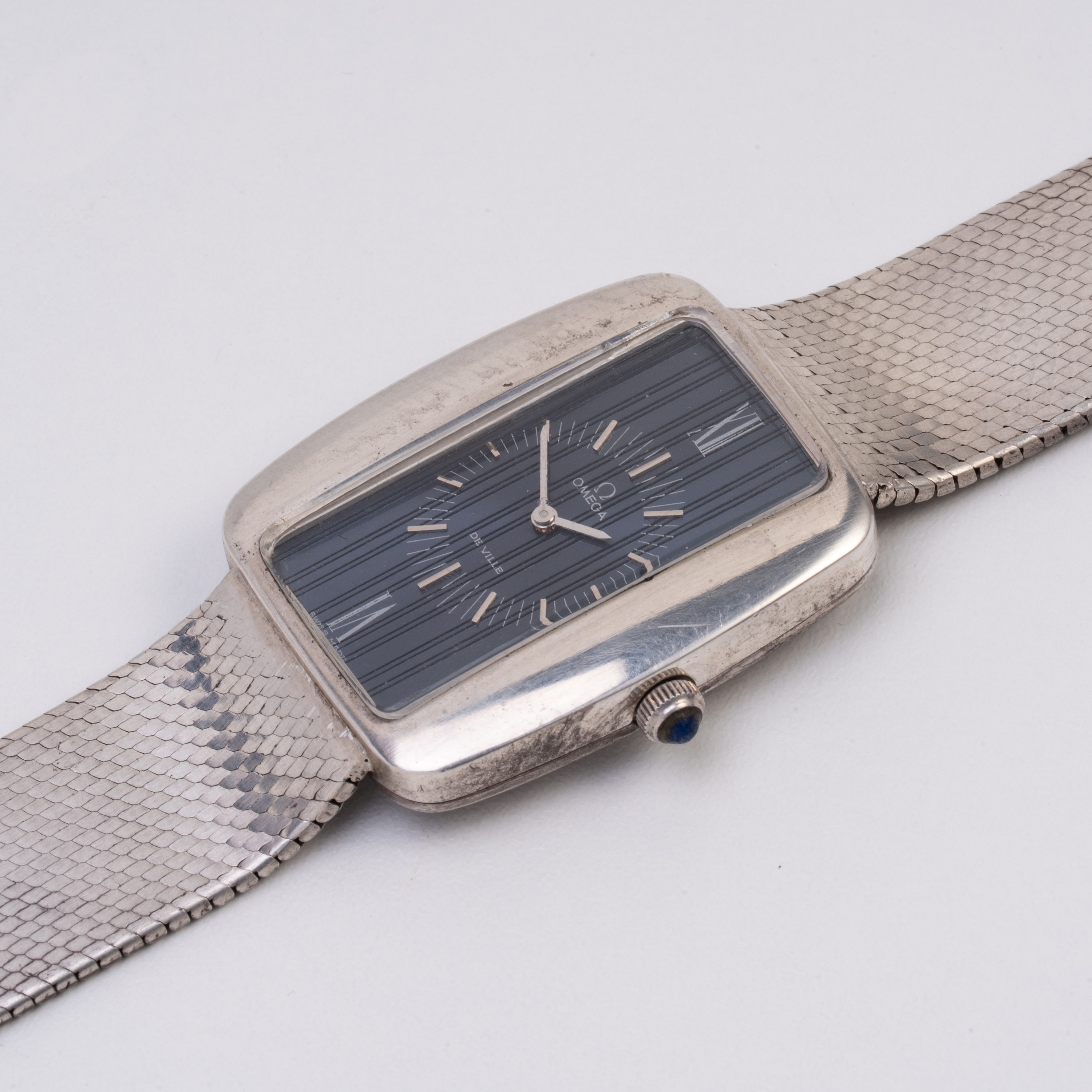 Omega De Ville, Orologio solo tempo a carica manuale in argento con quadrante blu e bracciale int...