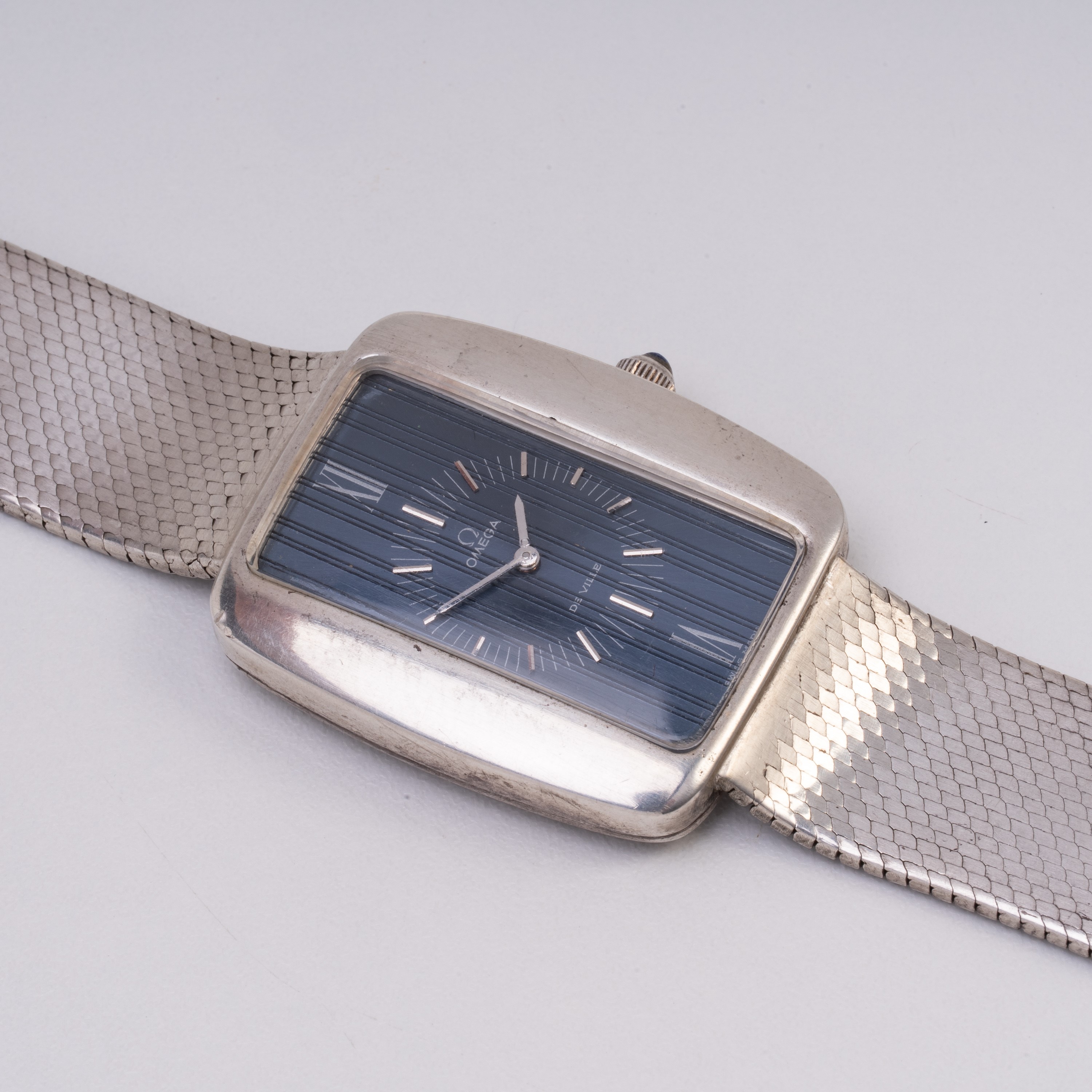 Omega De Ville, Orologio solo tempo a carica manuale in argento con quadrante blu e bracciale int...