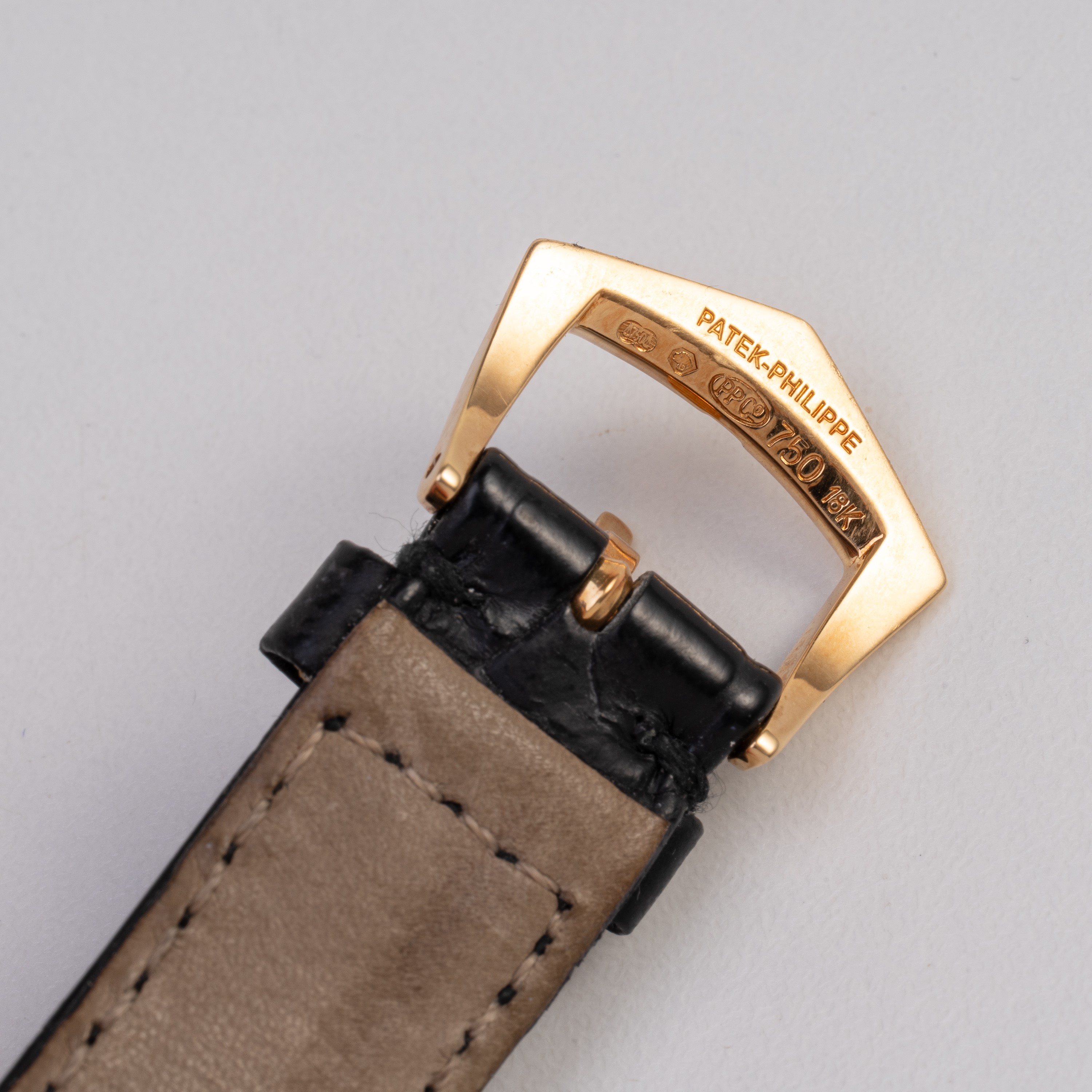Patek Philippe - Calatrava 5022J-013, orologio solo tempo a carica automatica in oro giallo 18 kt