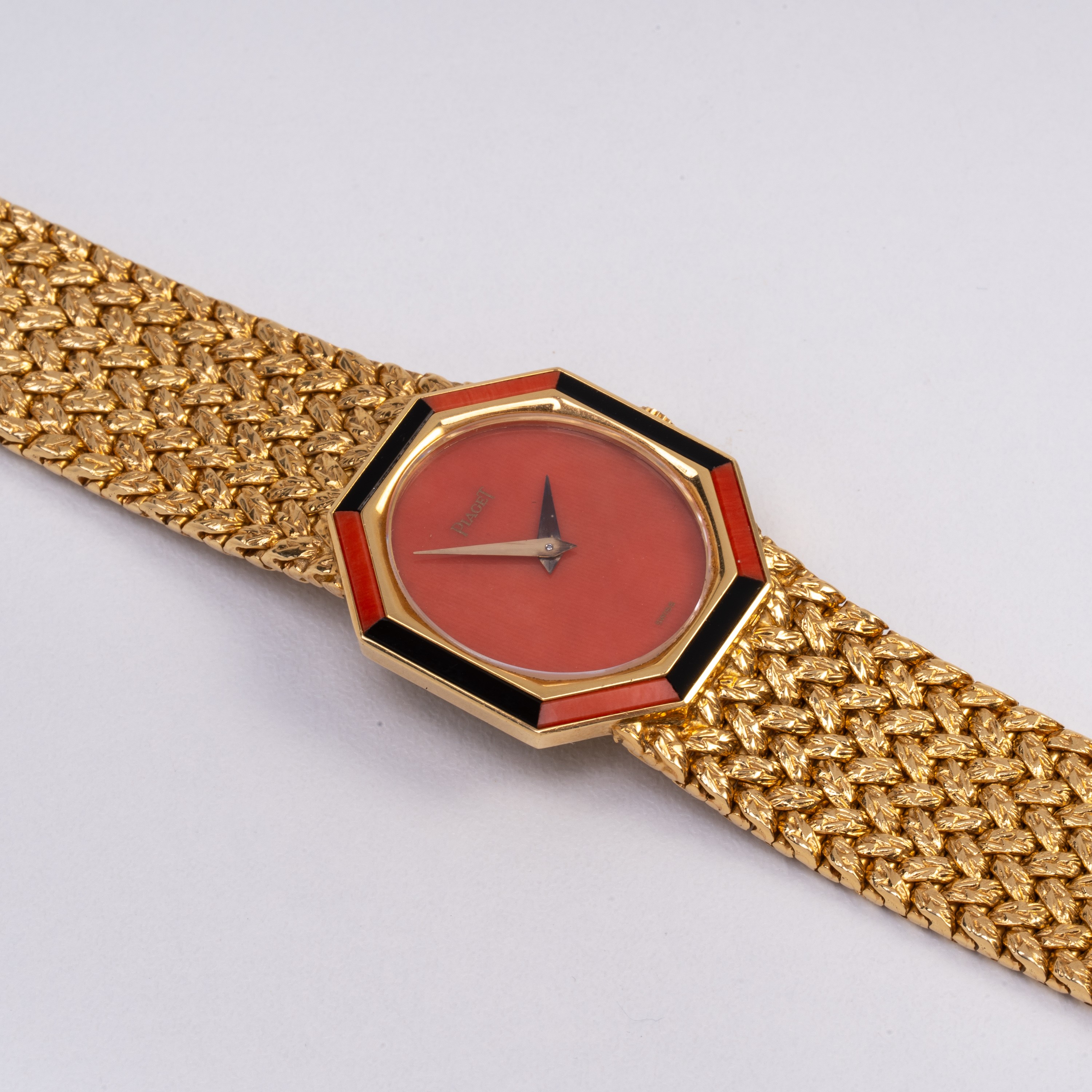 Piaget - Orologio da polso solo tempo a carica manuale in oro giallo 18 kt con quadrante in coral...
