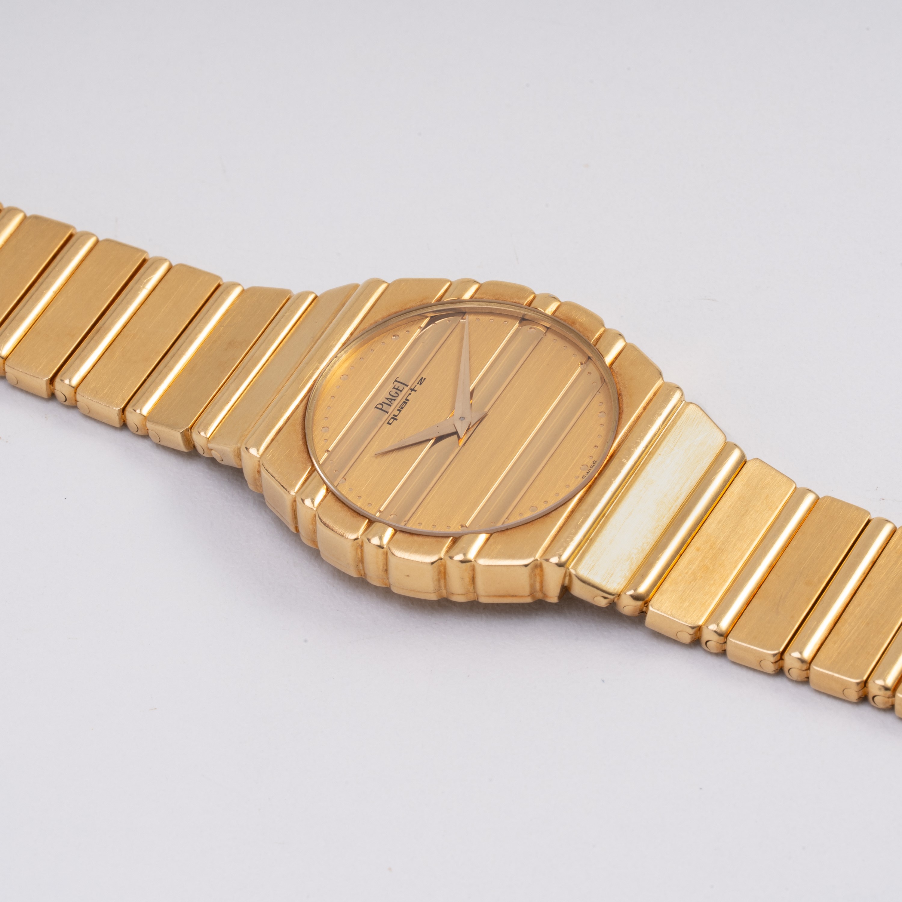 Piaget, Polo, orologio da polso solo tempo in oro giallo 18kt con bracciale integrato